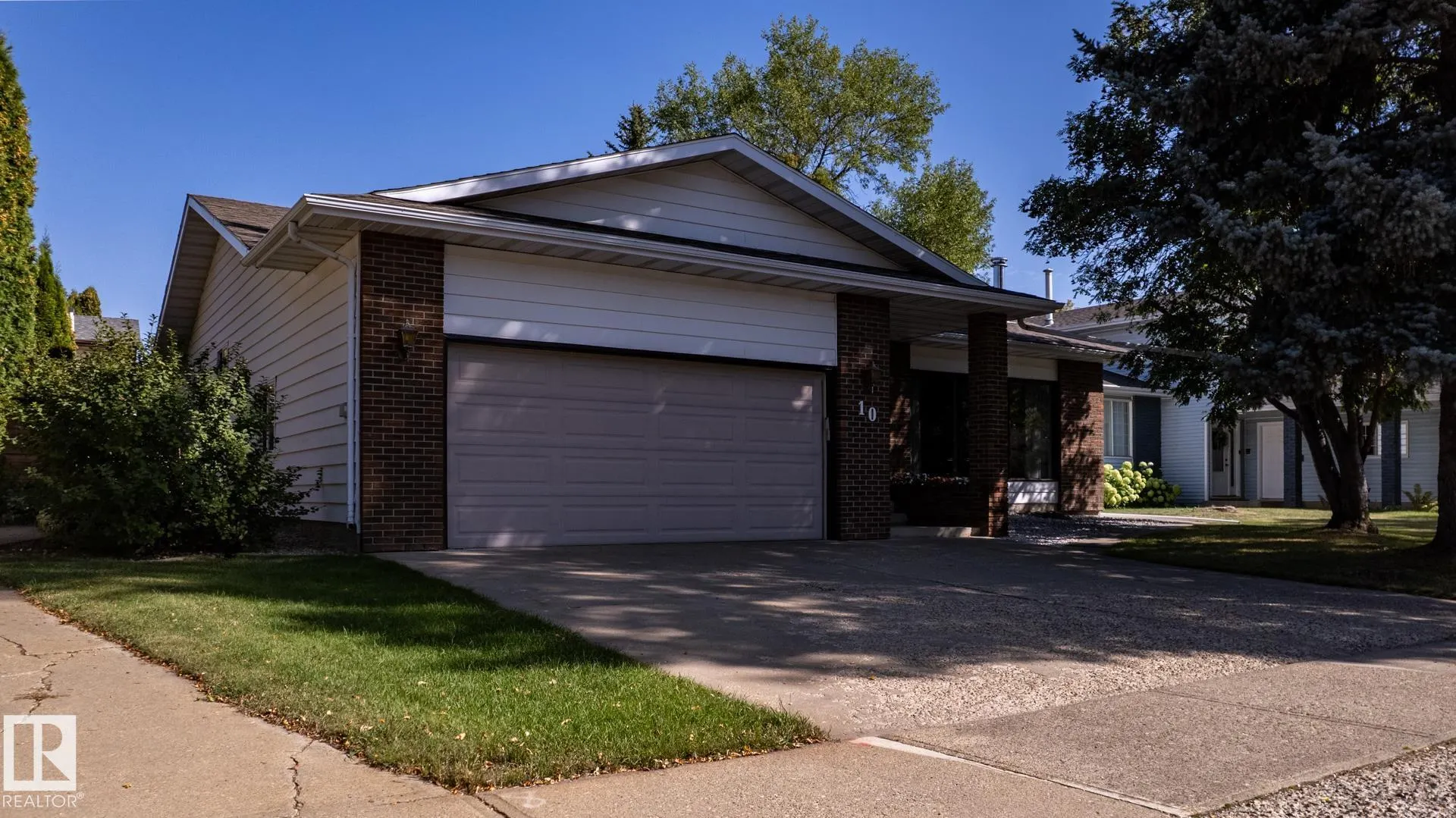 10 LORNE Crescent