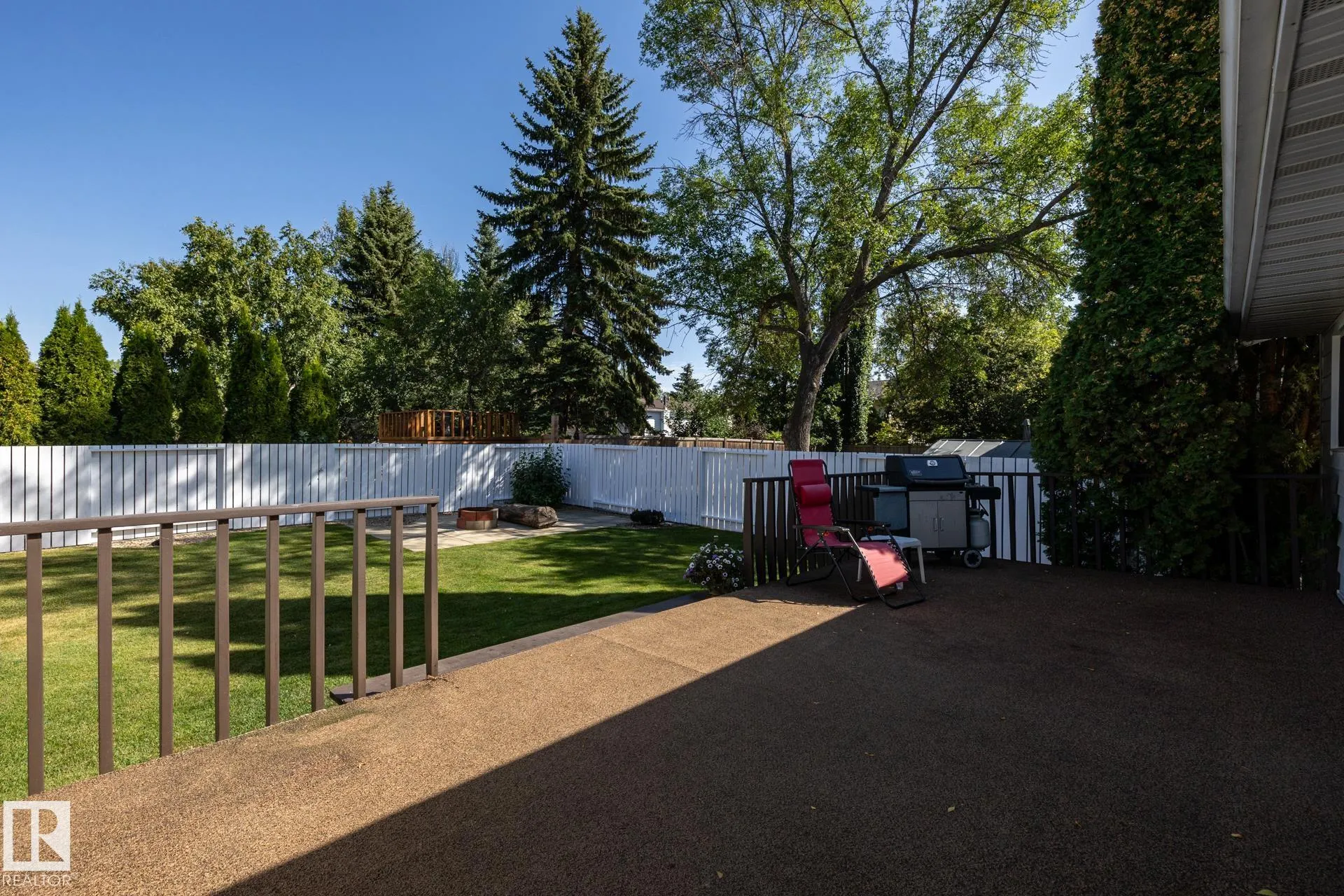 10 LORNE Crescent