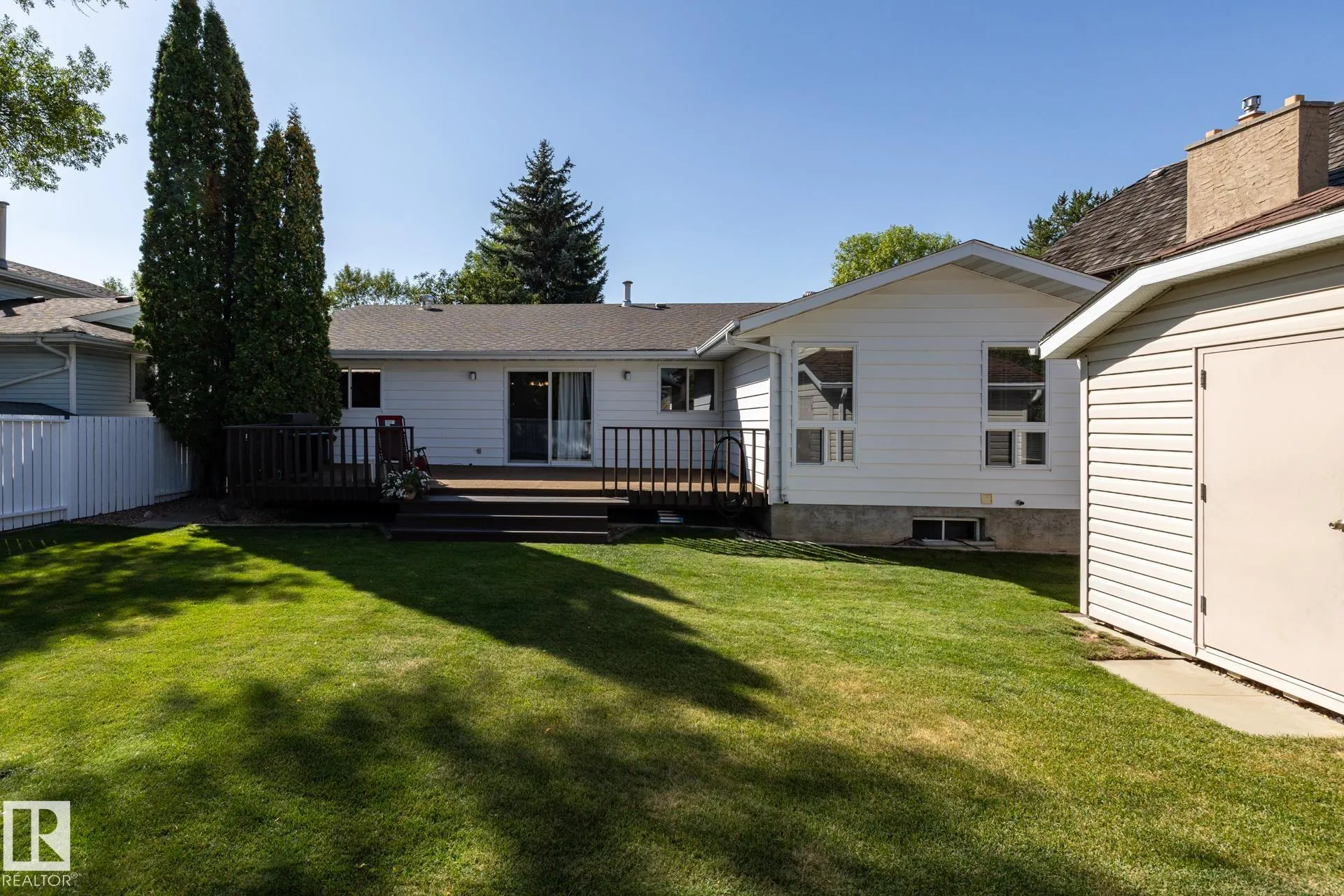 10 LORNE Crescent