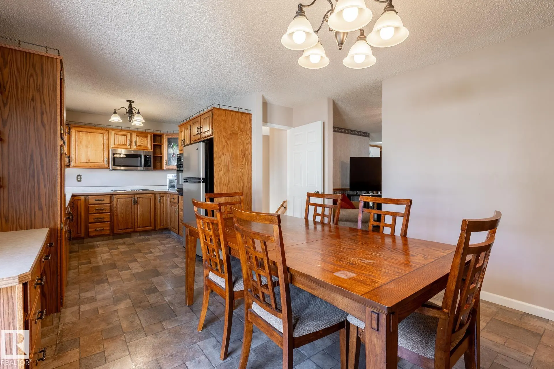 10 LORNE Crescent