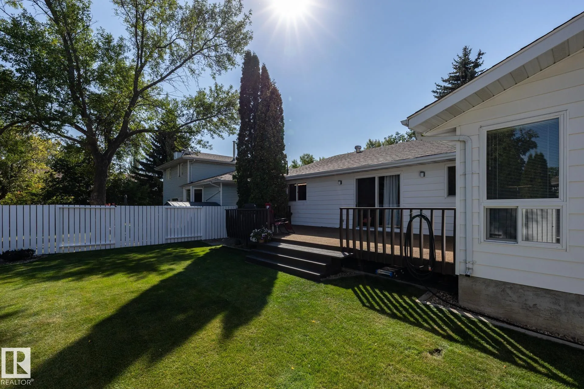 10 LORNE Crescent