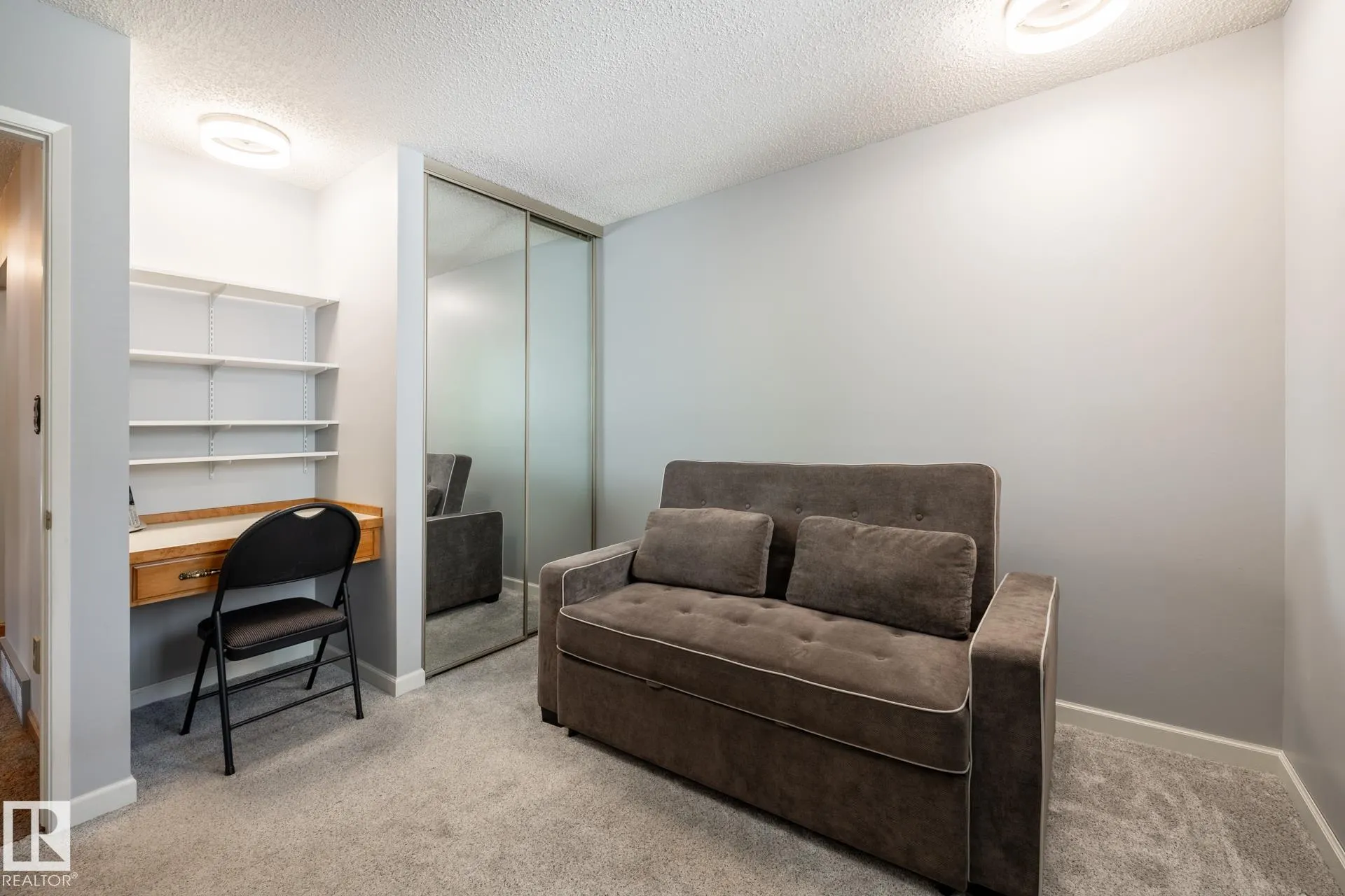 10 LORNE Crescent