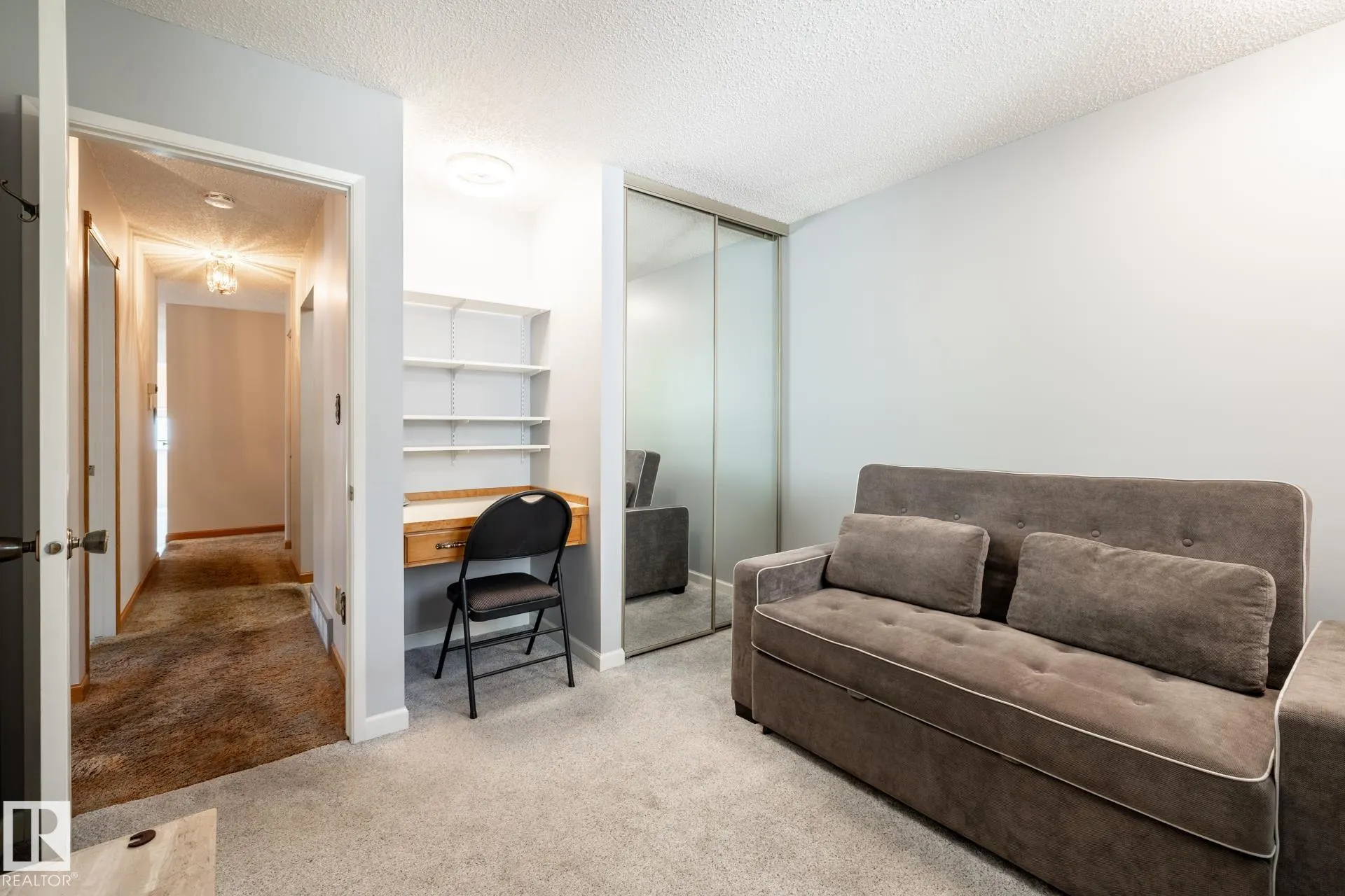 10 LORNE Crescent