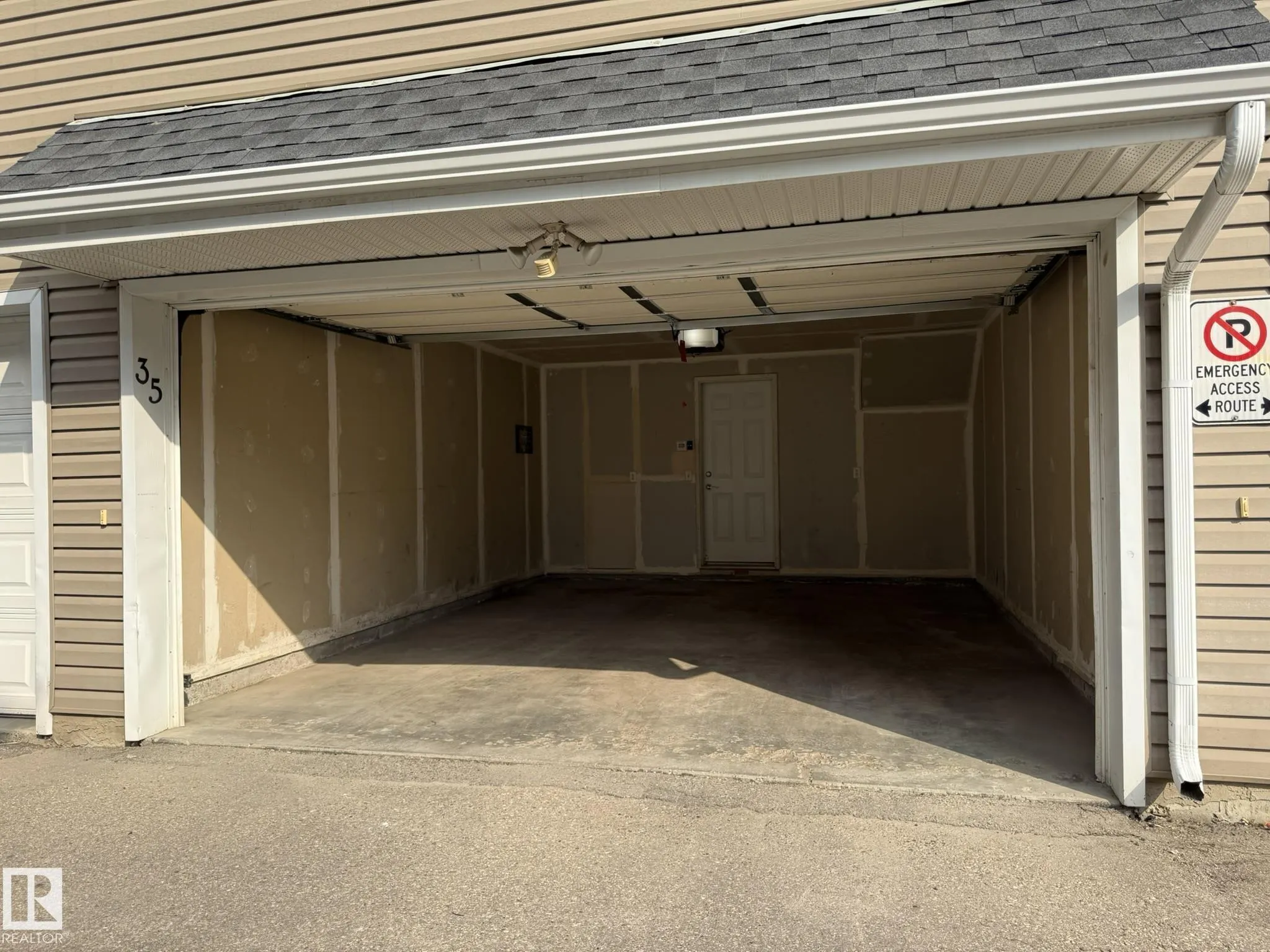 3075 TRELLE Crescent