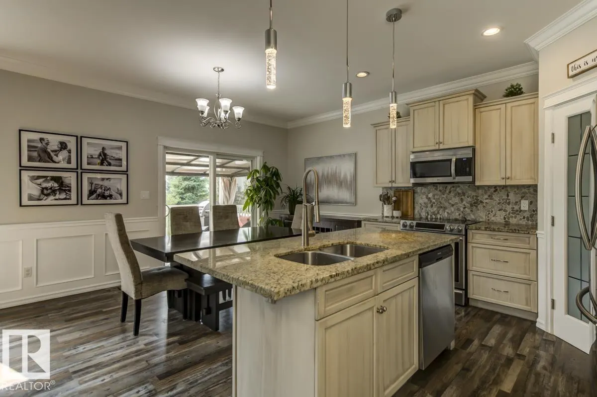 2013 CHRISTOPHER Close