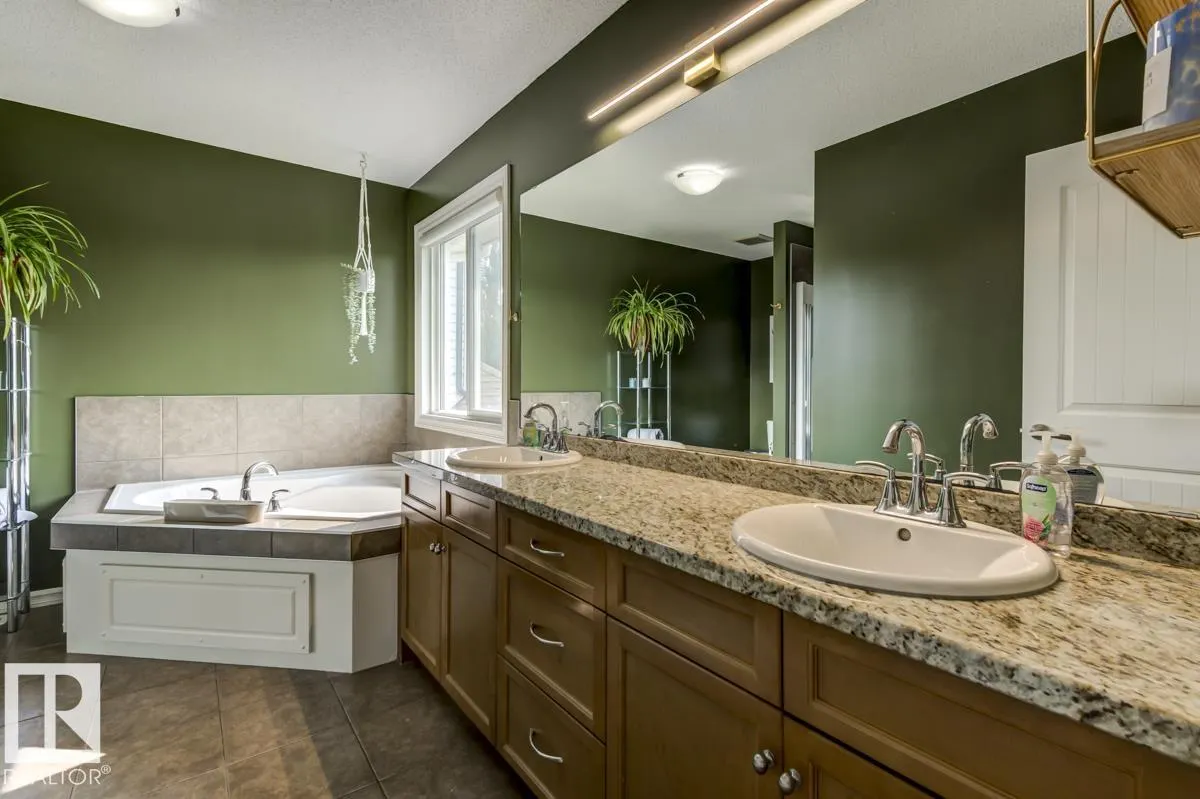 2013 CHRISTOPHER Close