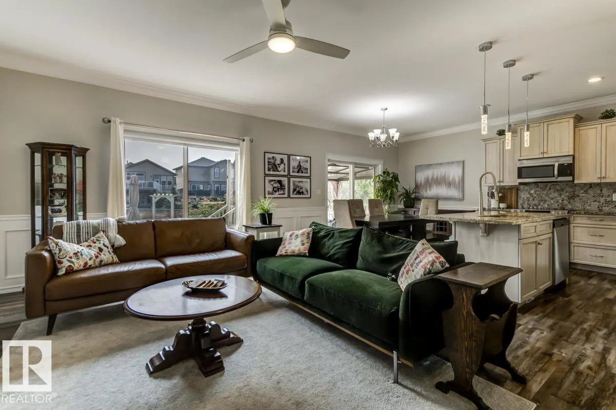 2013 CHRISTOPHER Close