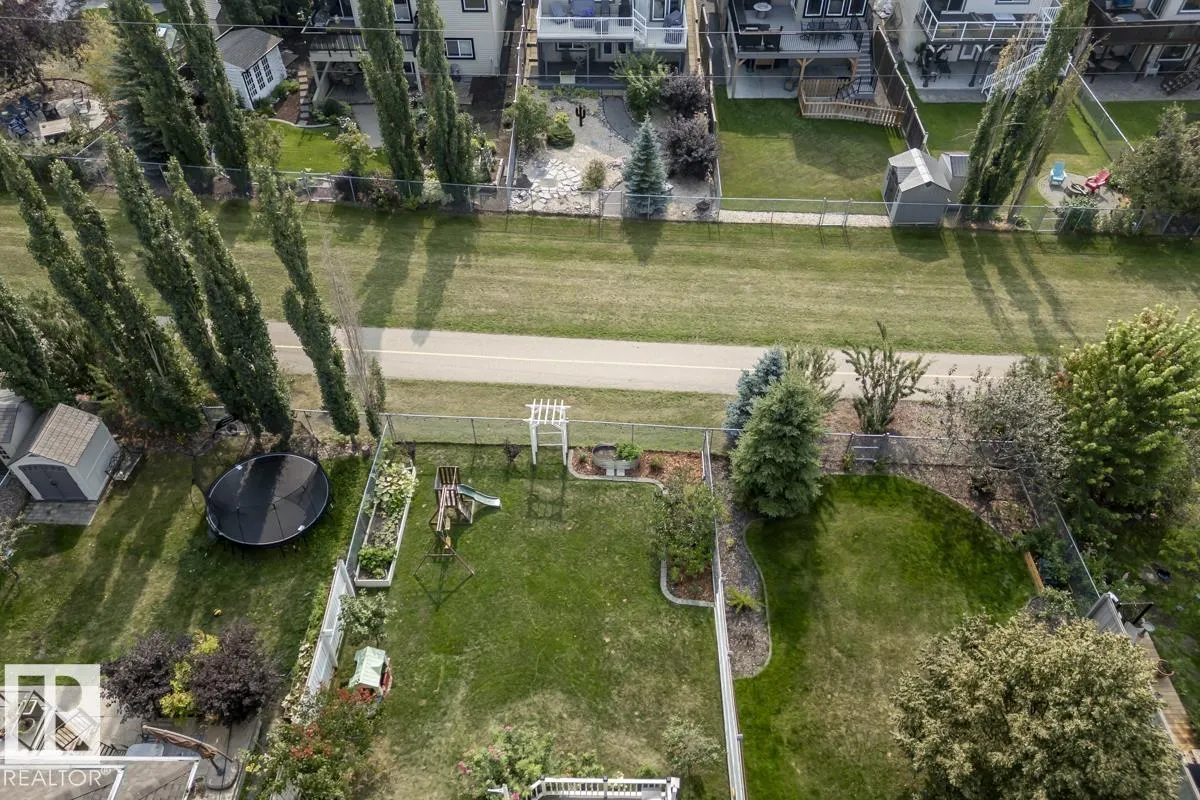 2013 CHRISTOPHER Close