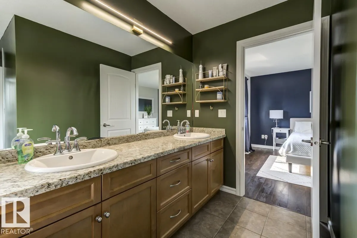 2013 CHRISTOPHER Close