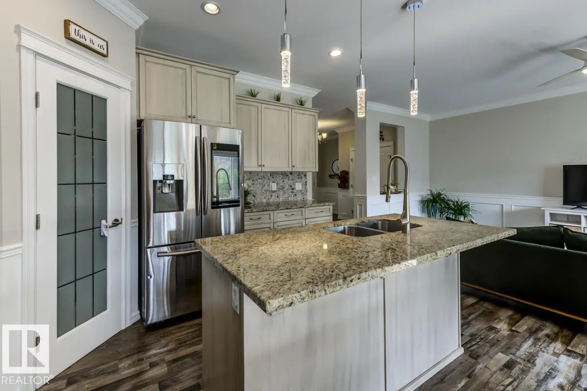 2013 CHRISTOPHER Close