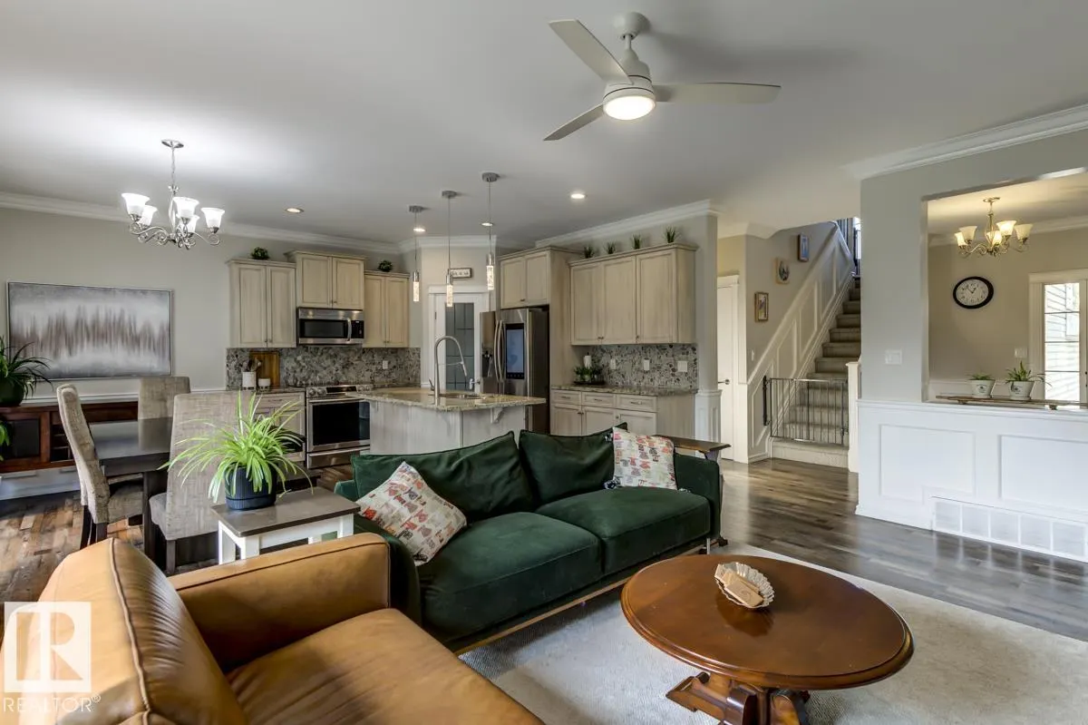 2013 CHRISTOPHER Close