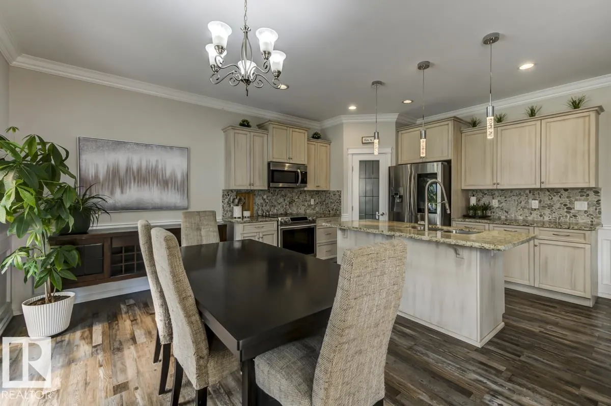 2013 CHRISTOPHER Close