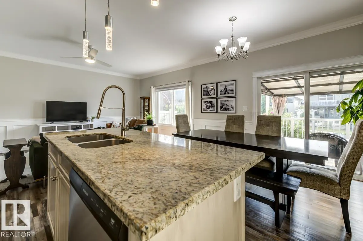 2013 CHRISTOPHER Close