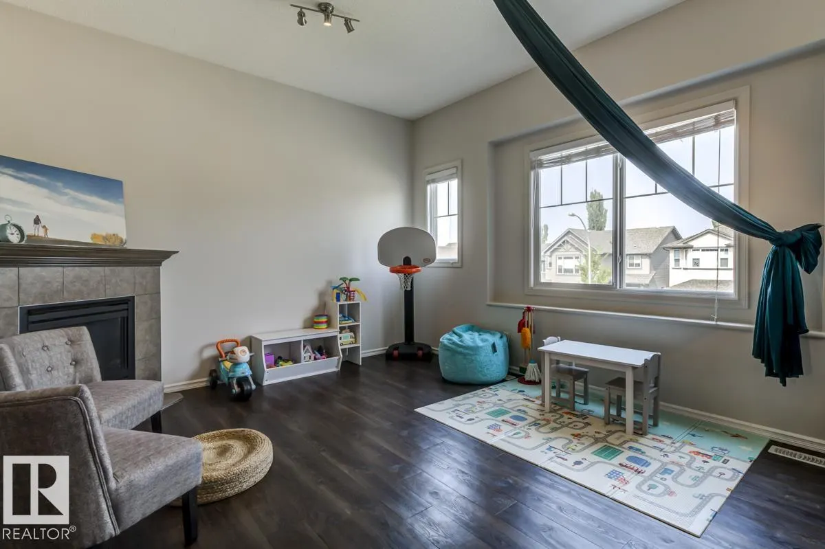 2013 CHRISTOPHER Close