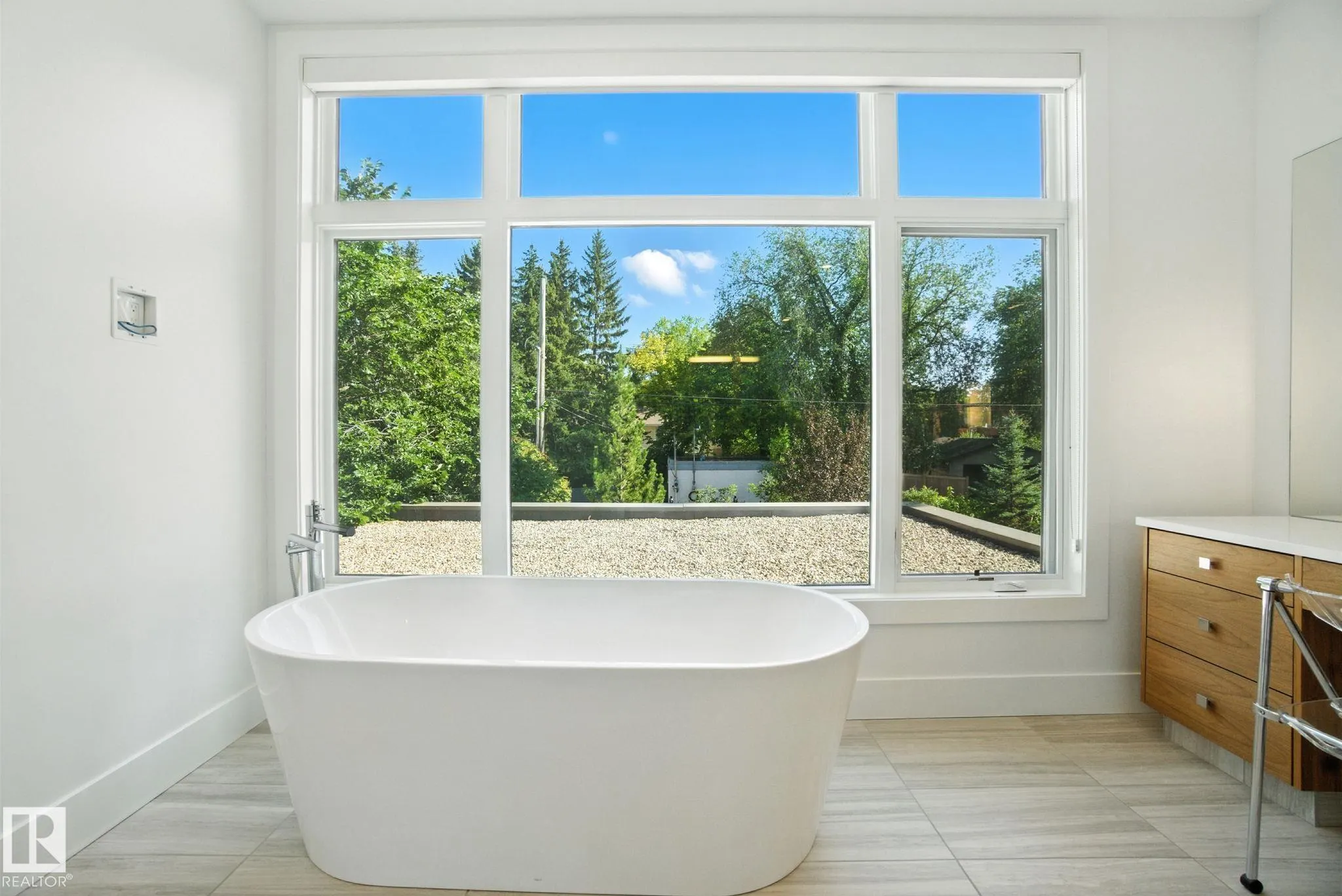 11823 SASKATCHEWAN Drive