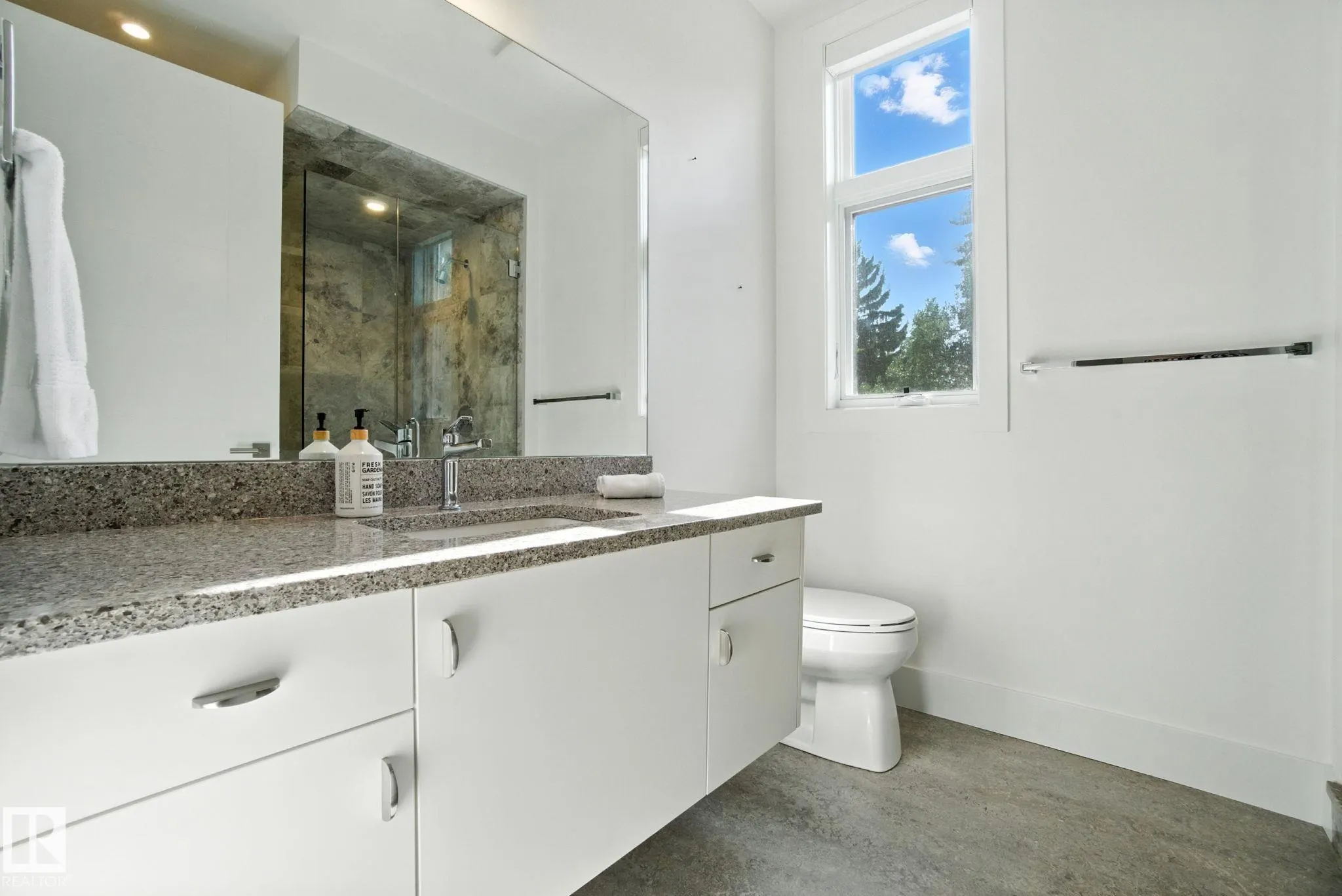 11823 SASKATCHEWAN Drive