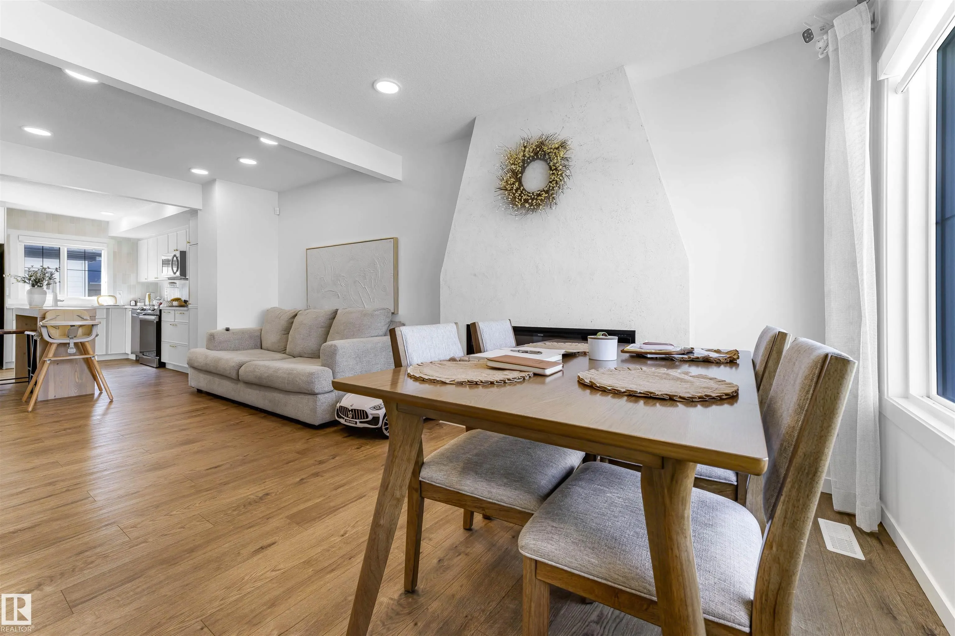 2720 192 ST NW
