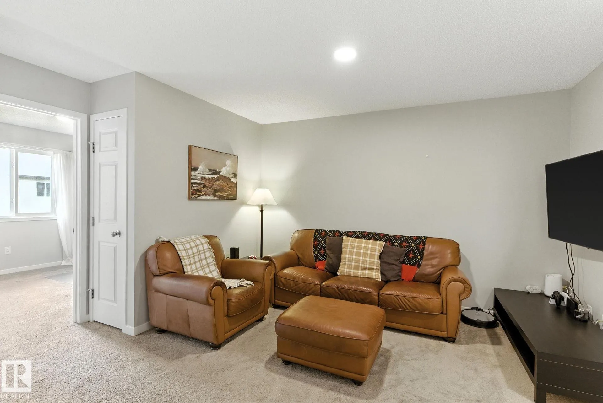 1742 ERKER Way