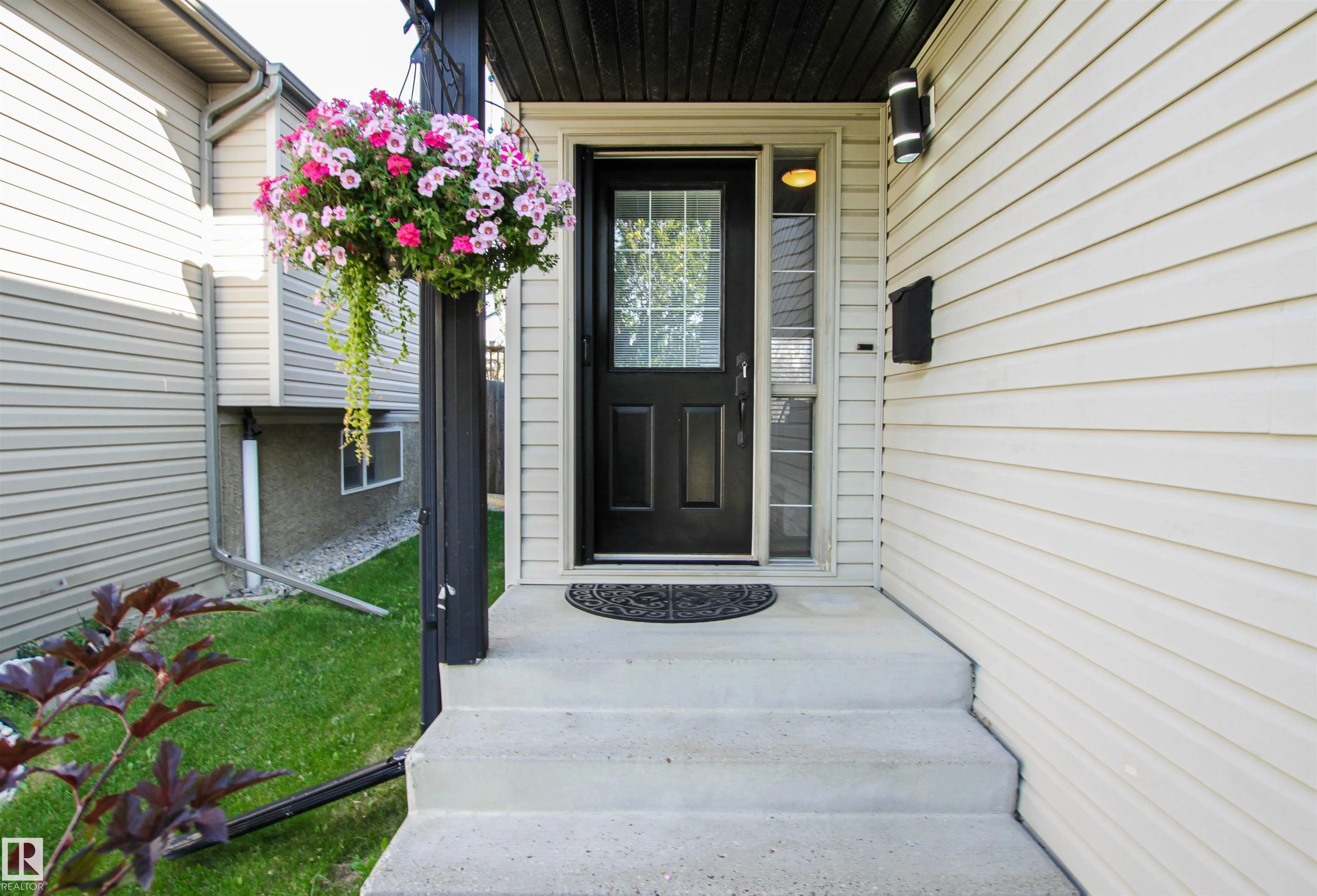 6 FOXBORO Lane