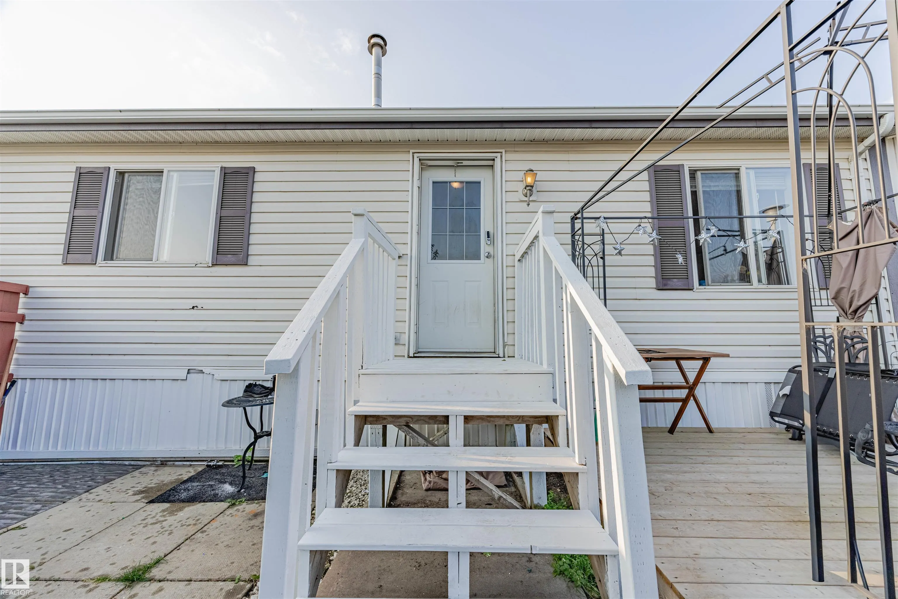 3338 Lakeview Road