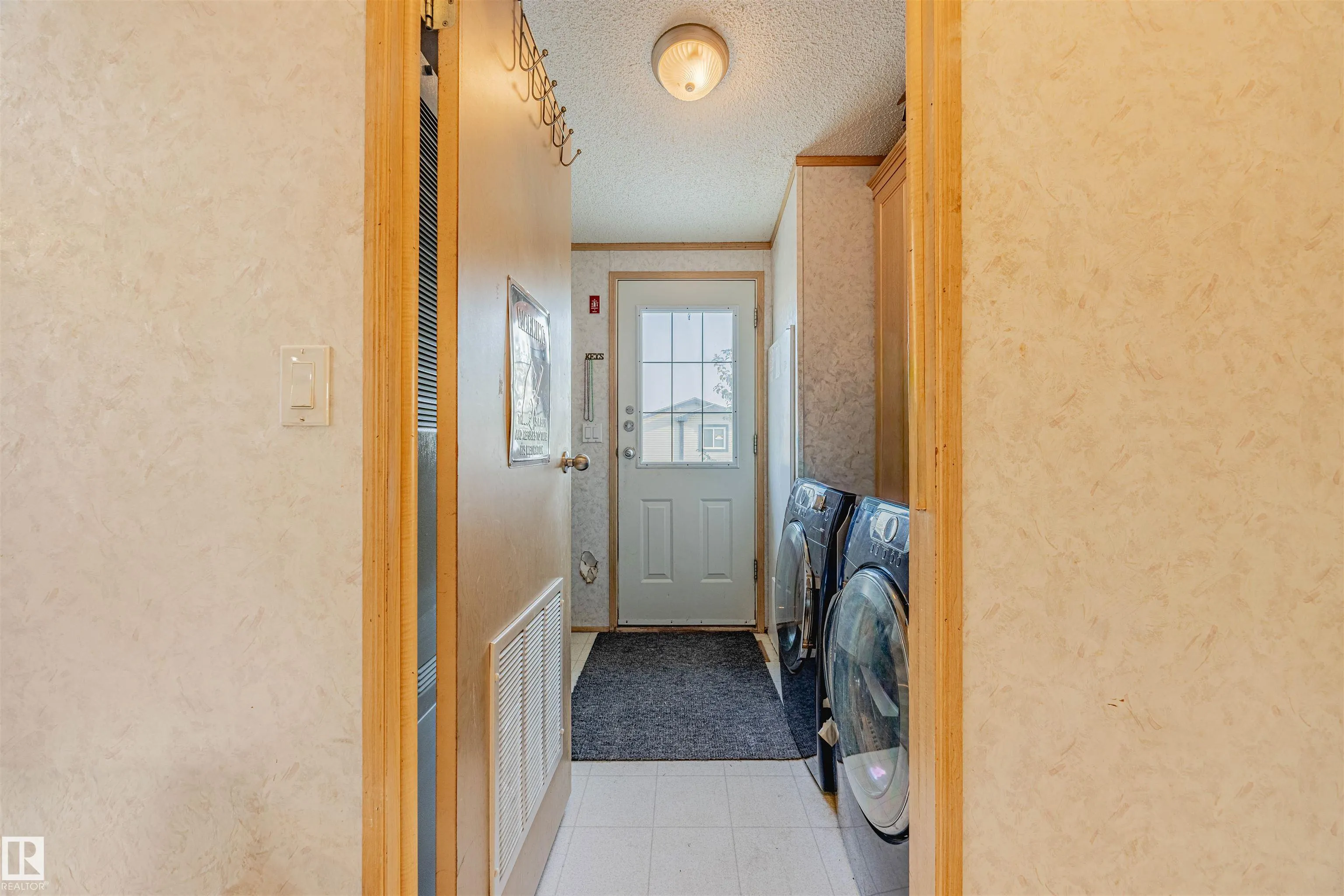 3338 Lakeview Road