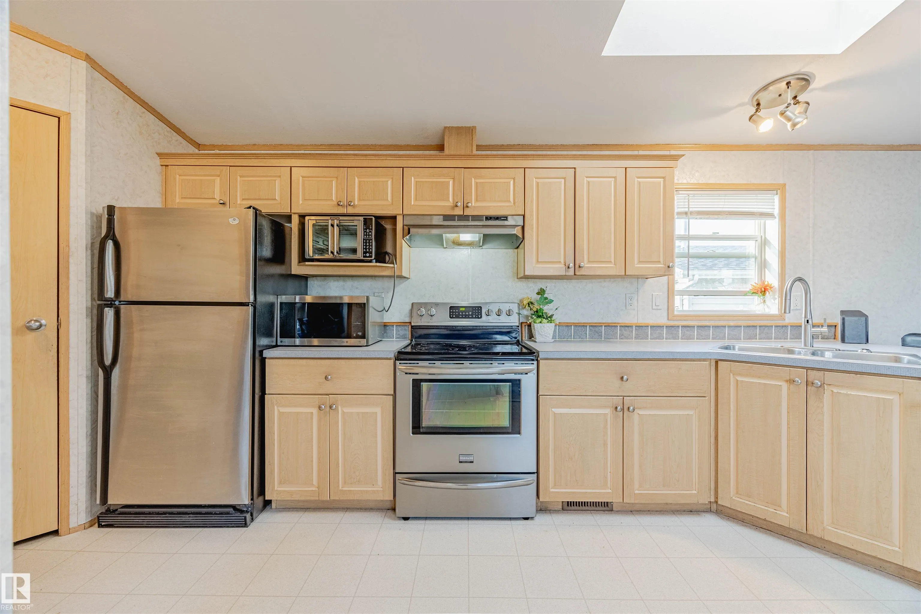 3338 Lakeview Road