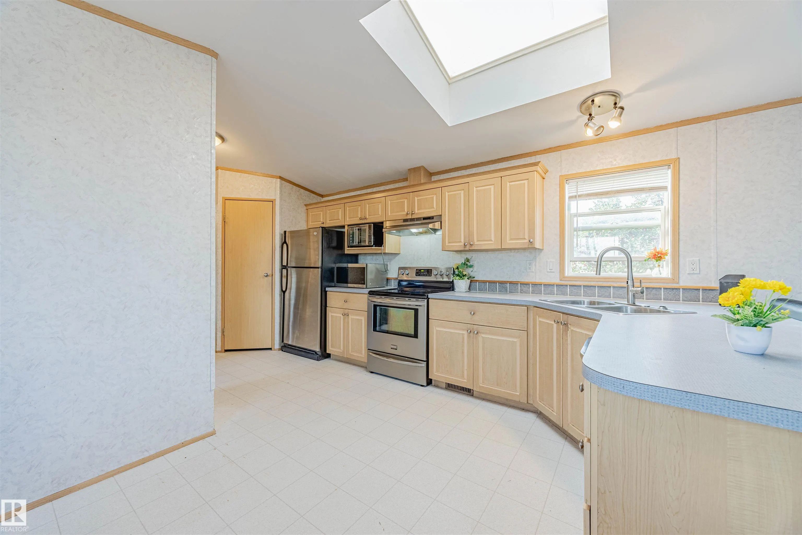 3338 Lakeview Road