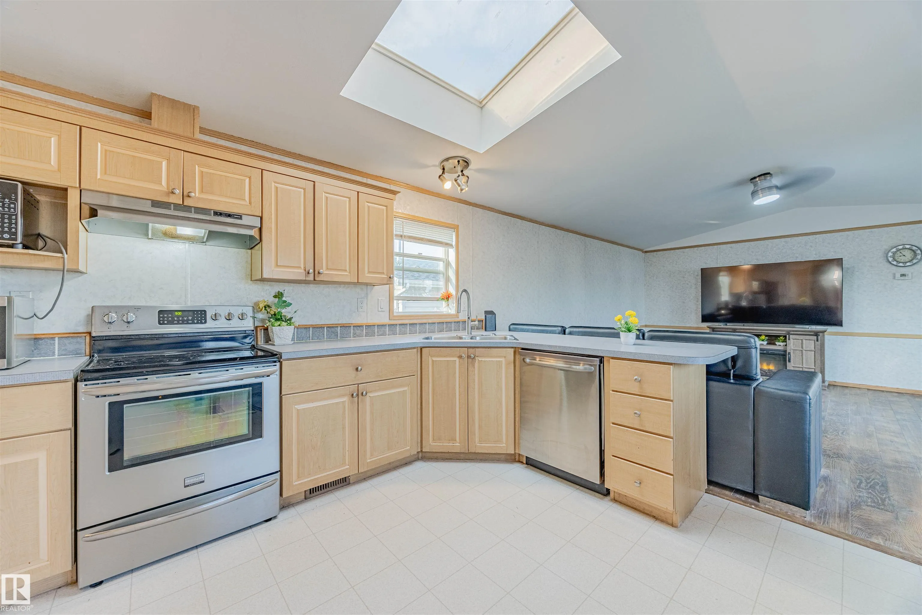3338 Lakeview Road