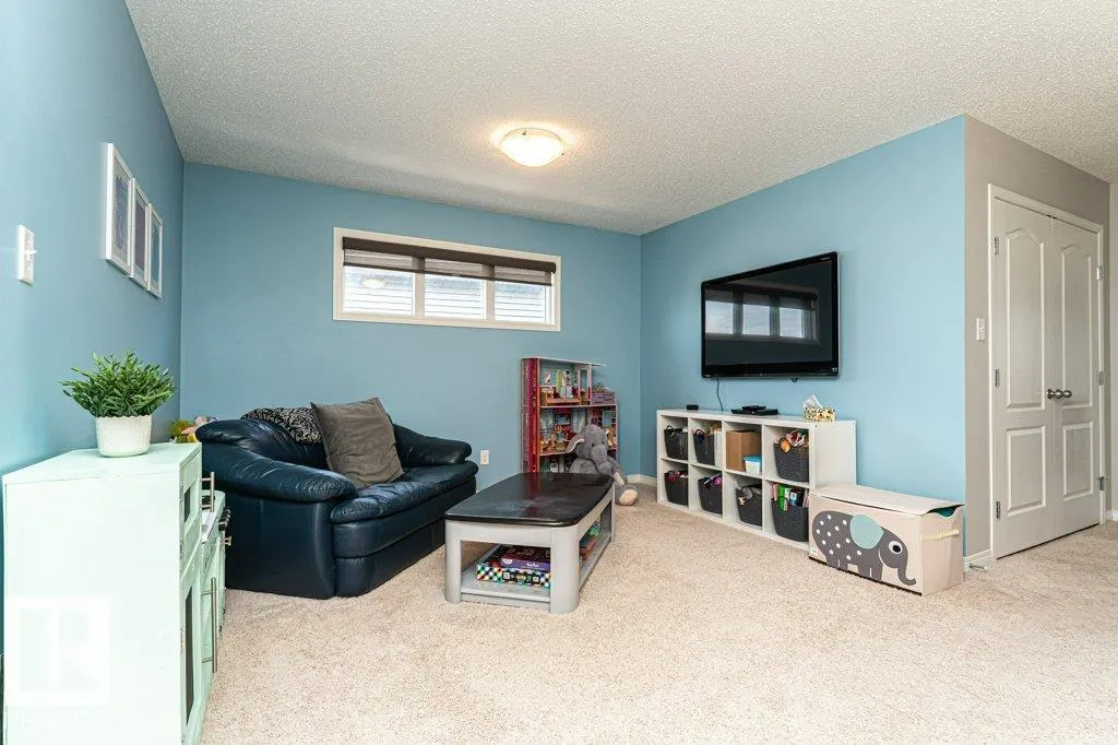 8727 Carson Way
