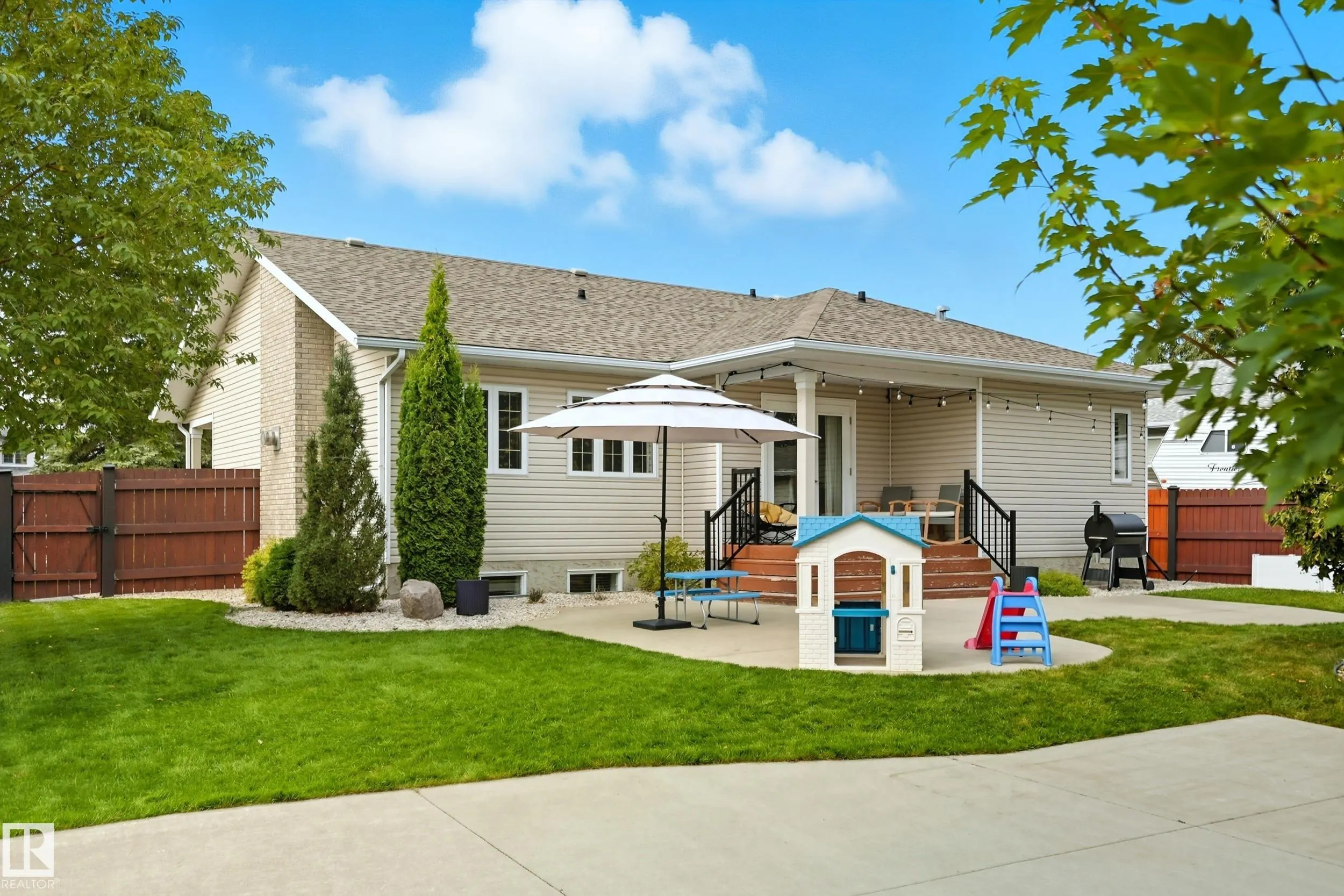 6 PARKWEST Court