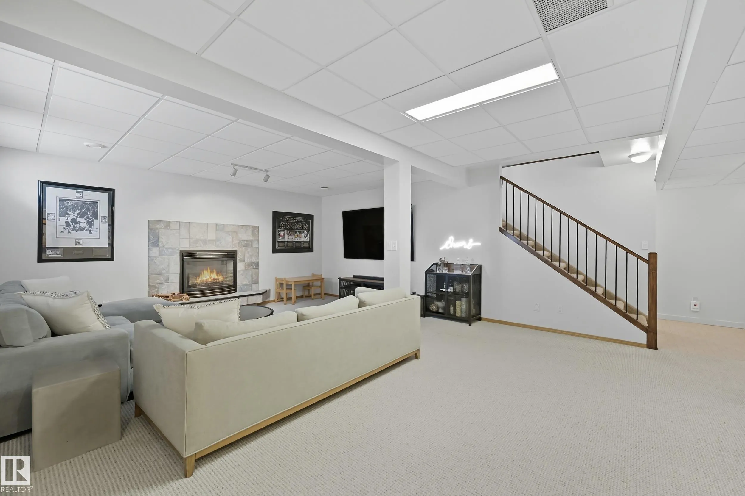 6 PARKWEST Court