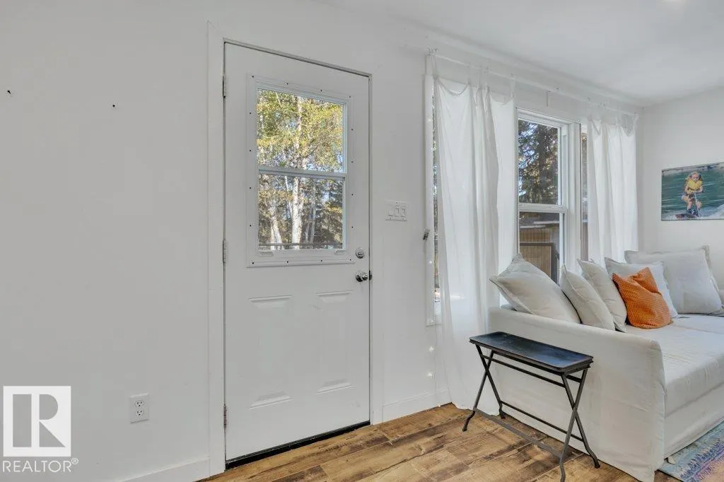 124 Lakeshore Drive