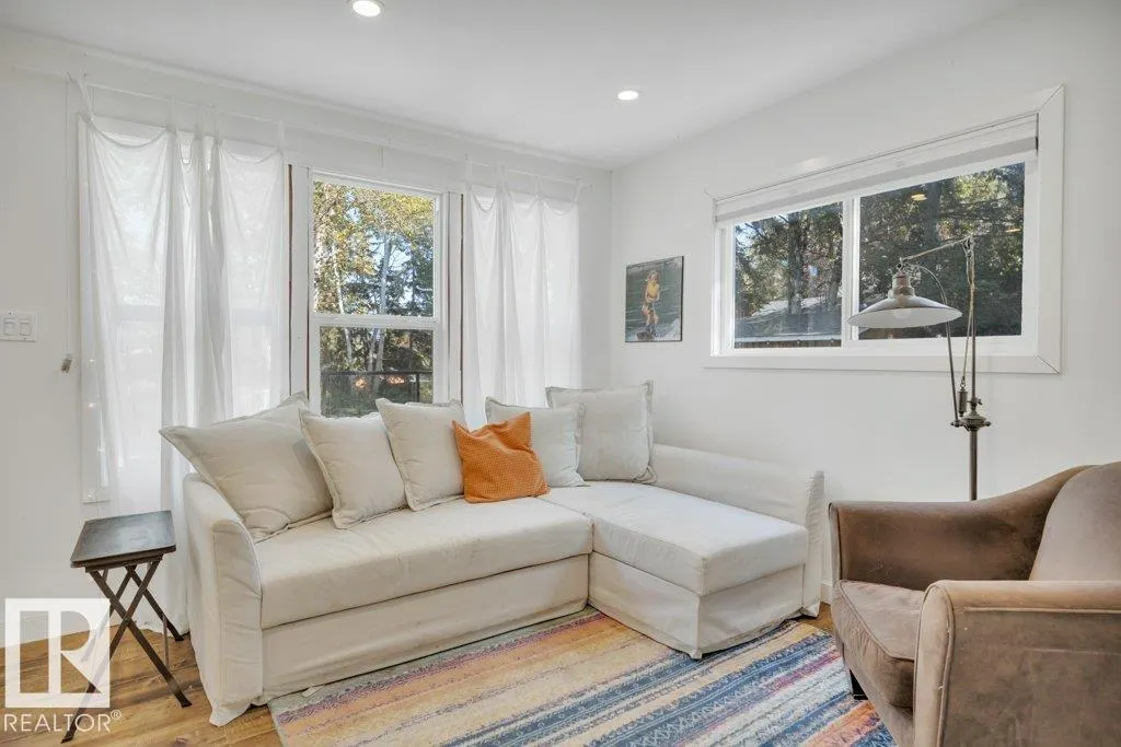 124 Lakeshore Drive