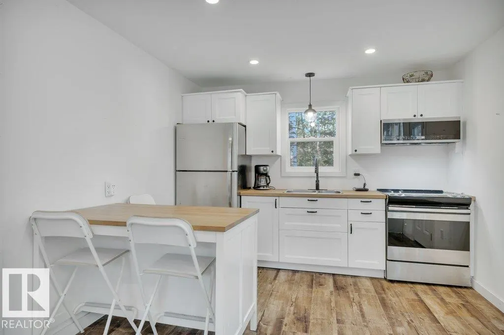 124 Lakeshore Drive