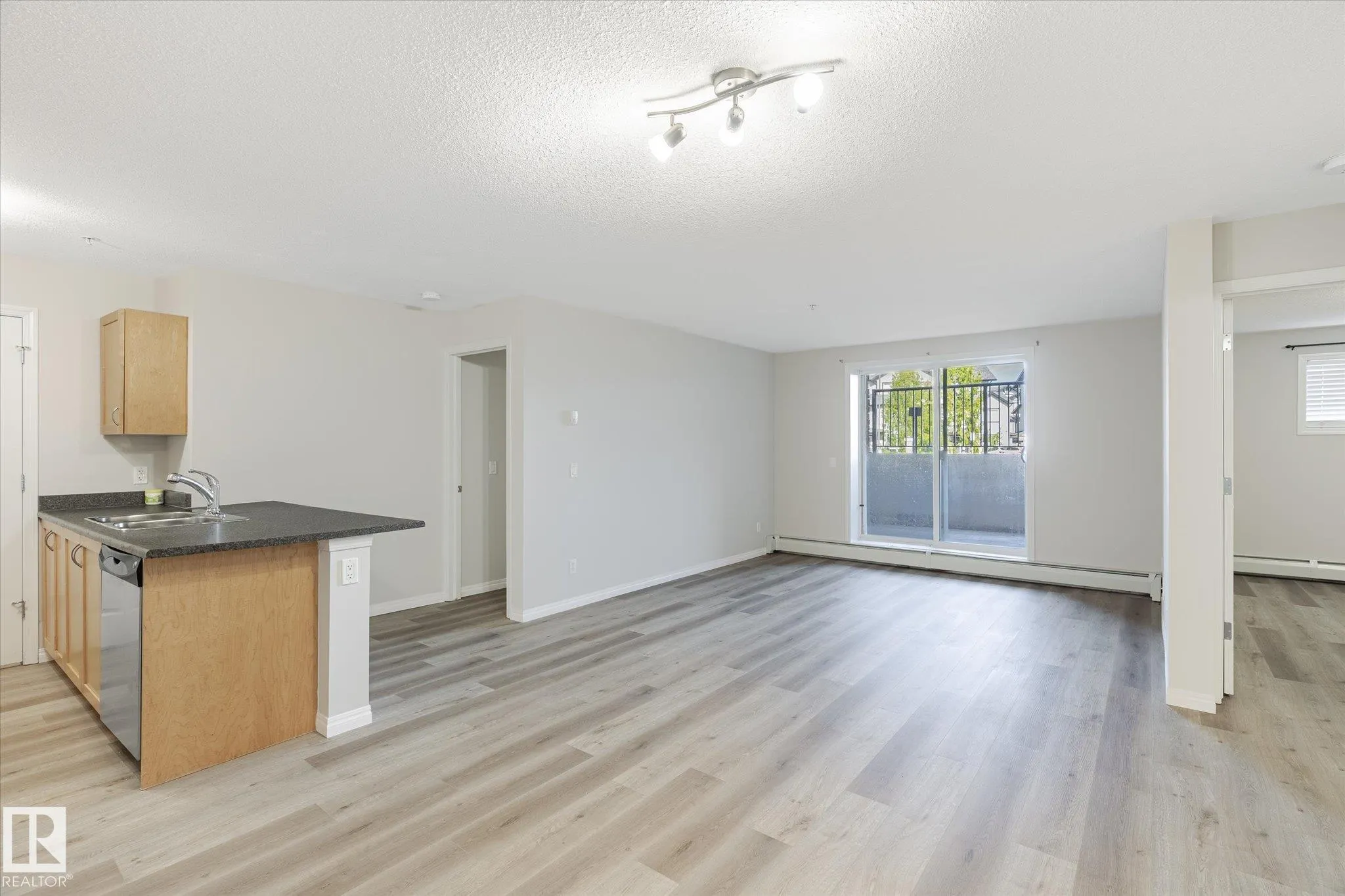 40 SUMMERWOOD Boulevard