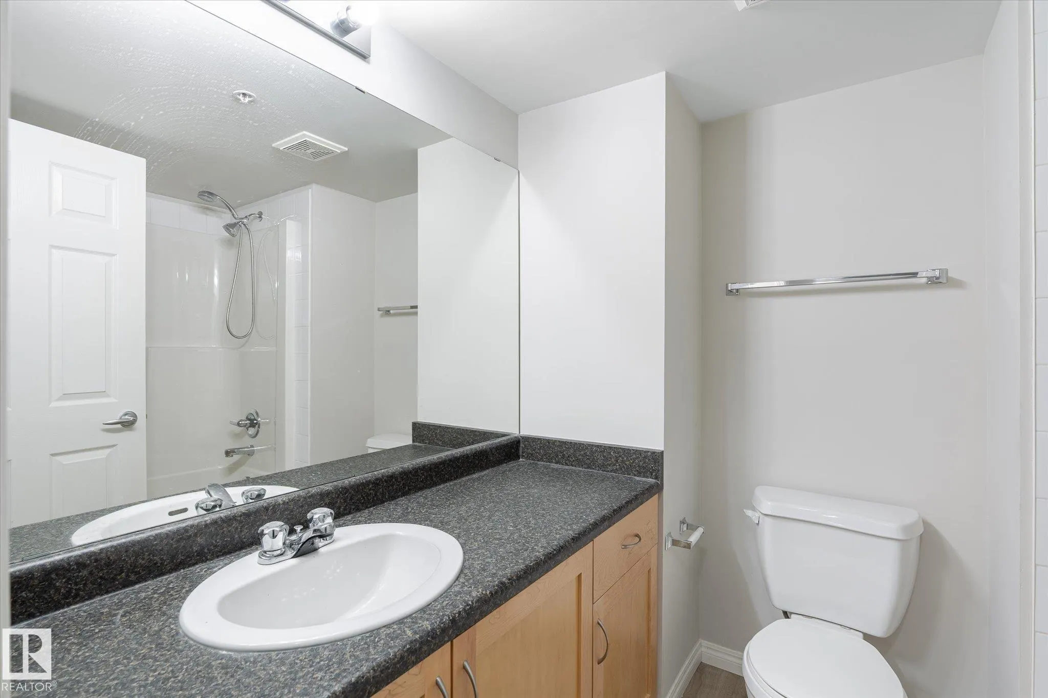 40 SUMMERWOOD Boulevard