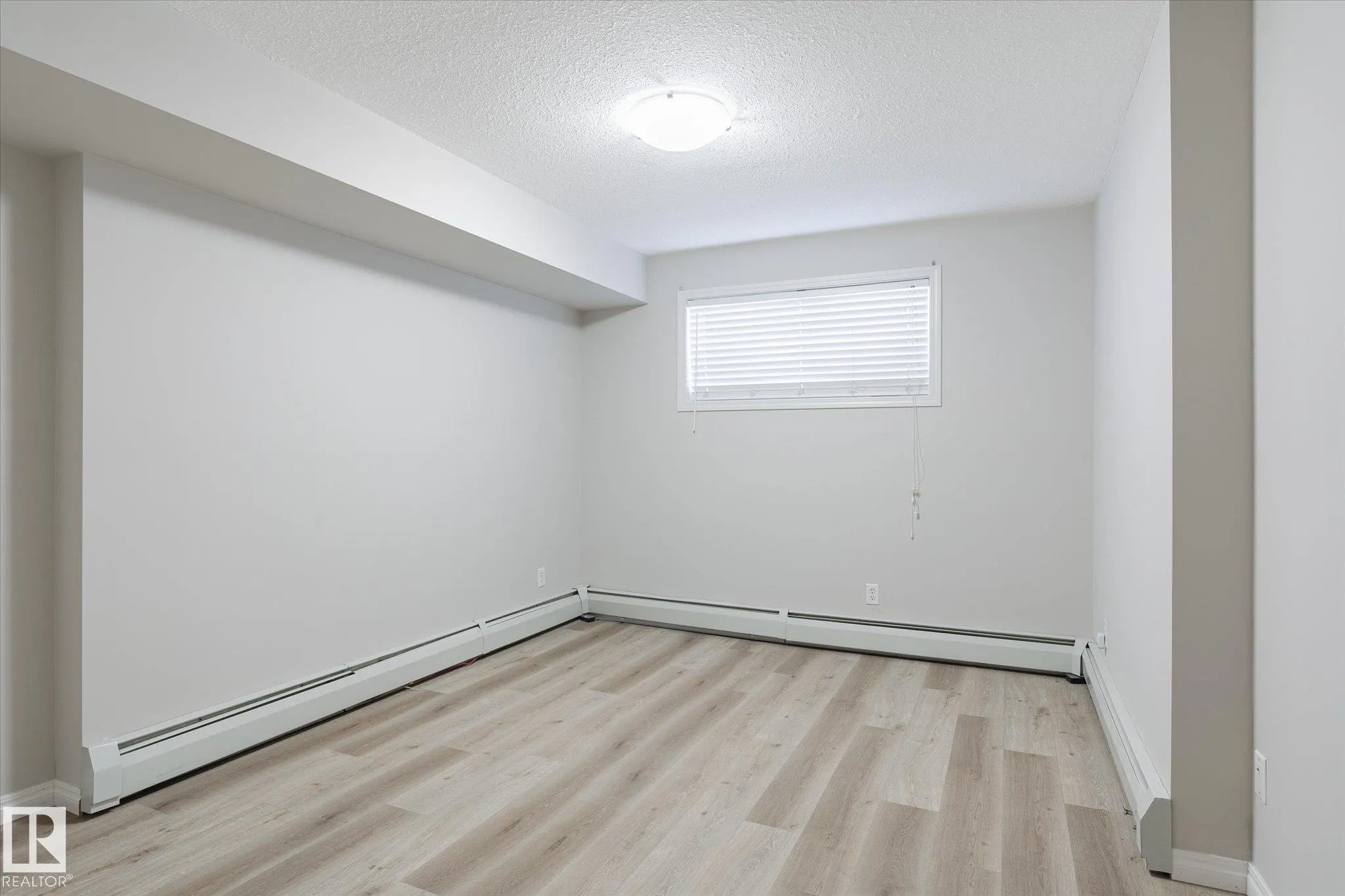 40 SUMMERWOOD Boulevard