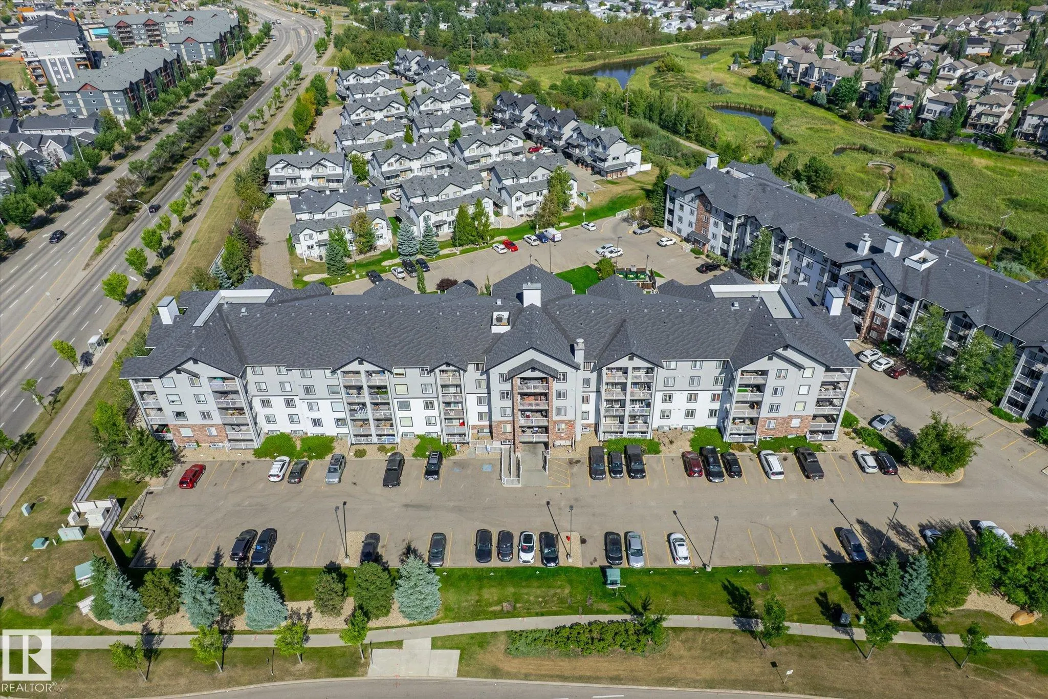 40 SUMMERWOOD Boulevard