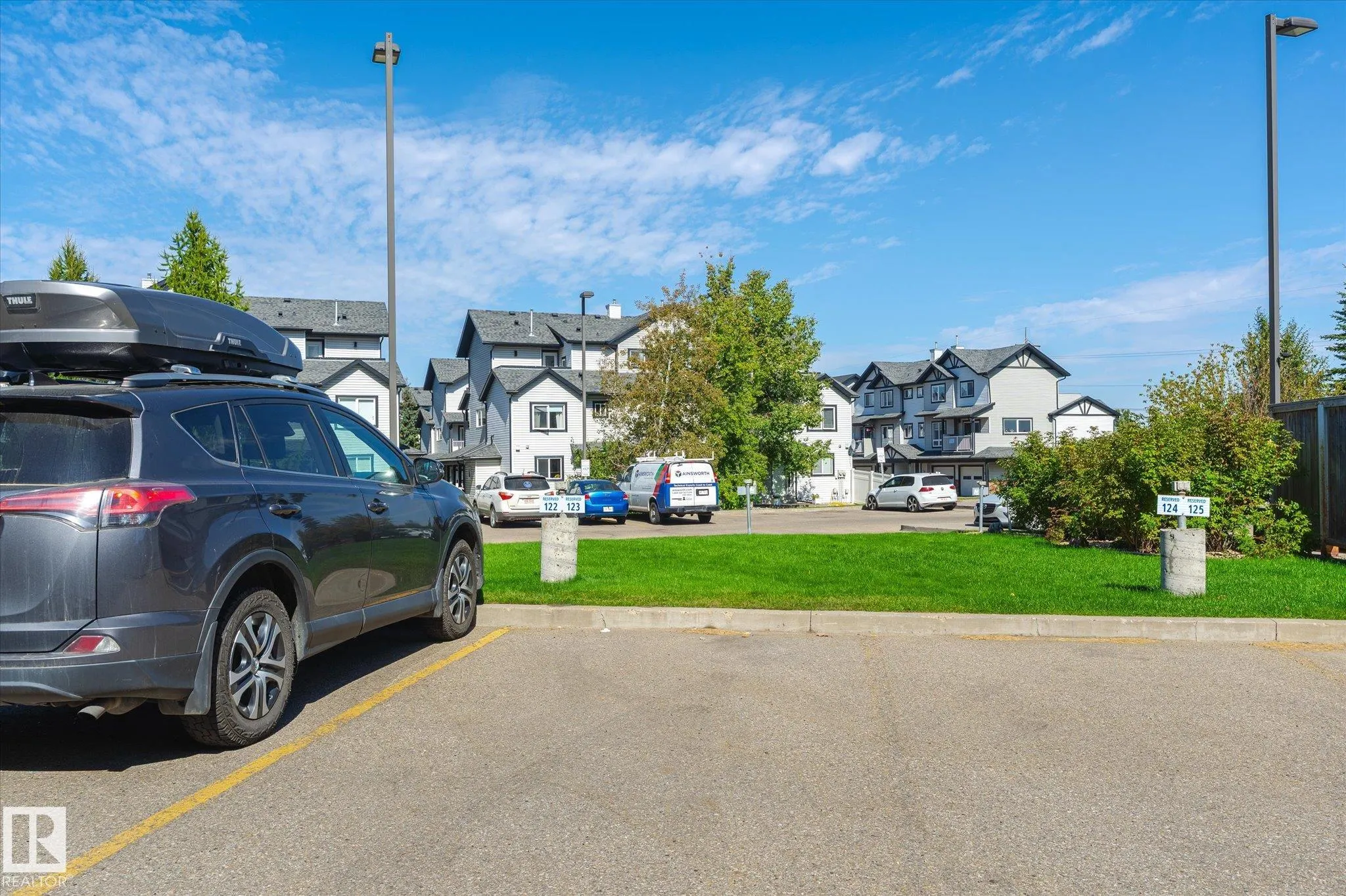 40 SUMMERWOOD Boulevard