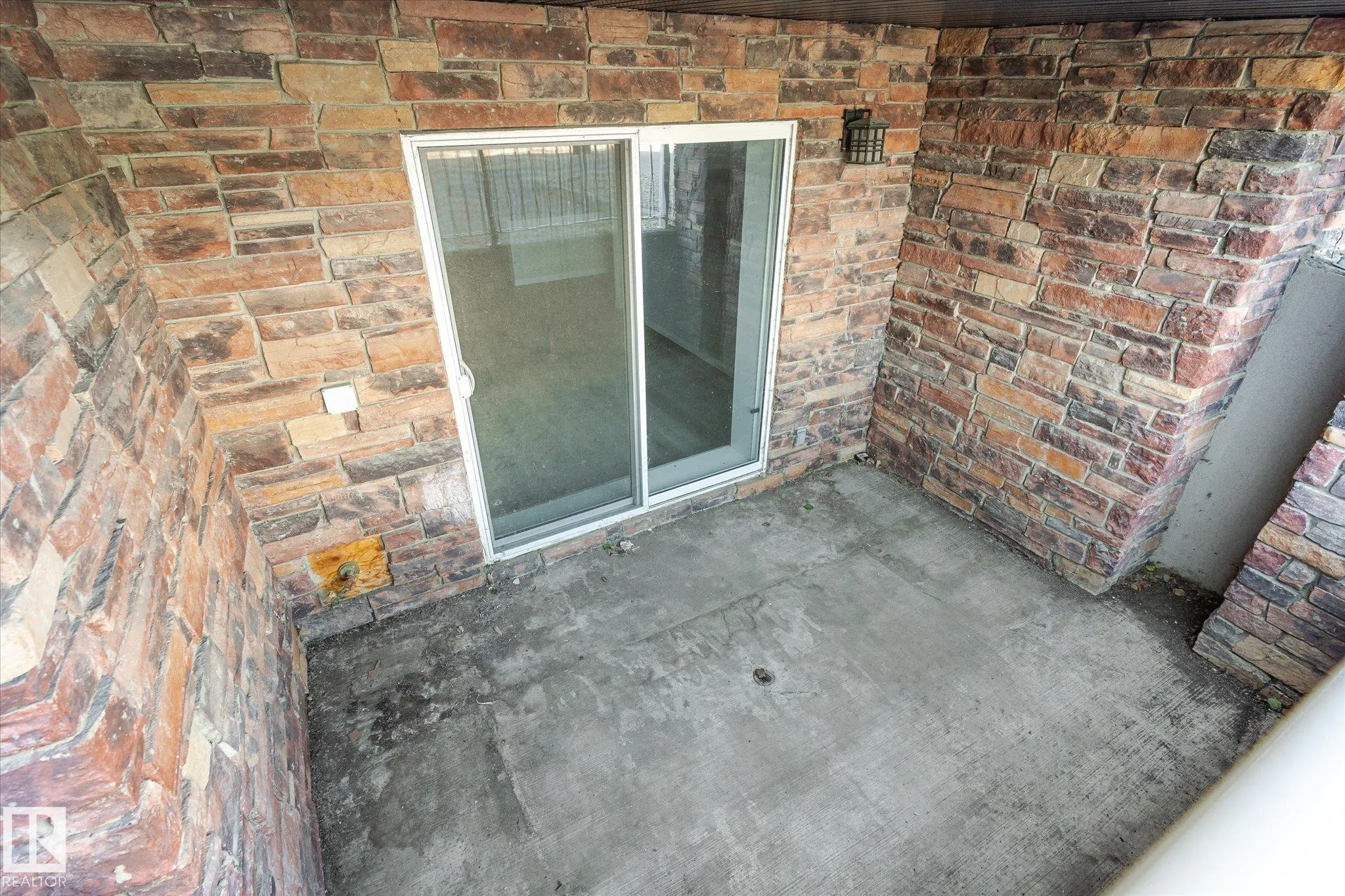 40 SUMMERWOOD Boulevard