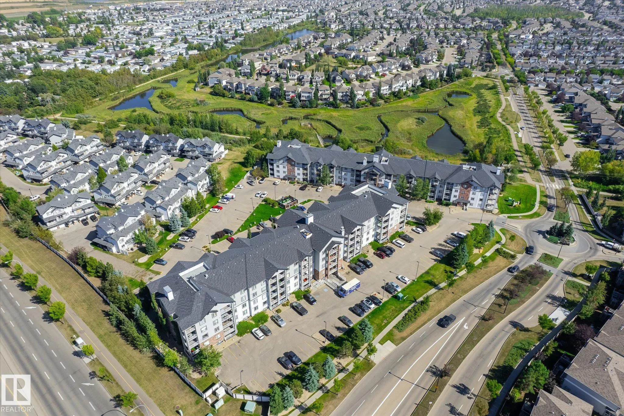 40 SUMMERWOOD Boulevard