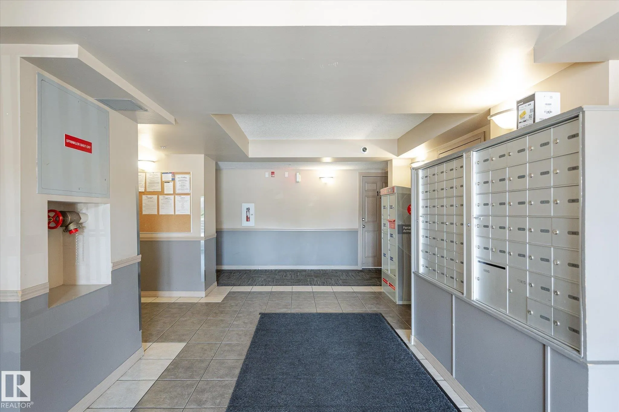 40 SUMMERWOOD Boulevard