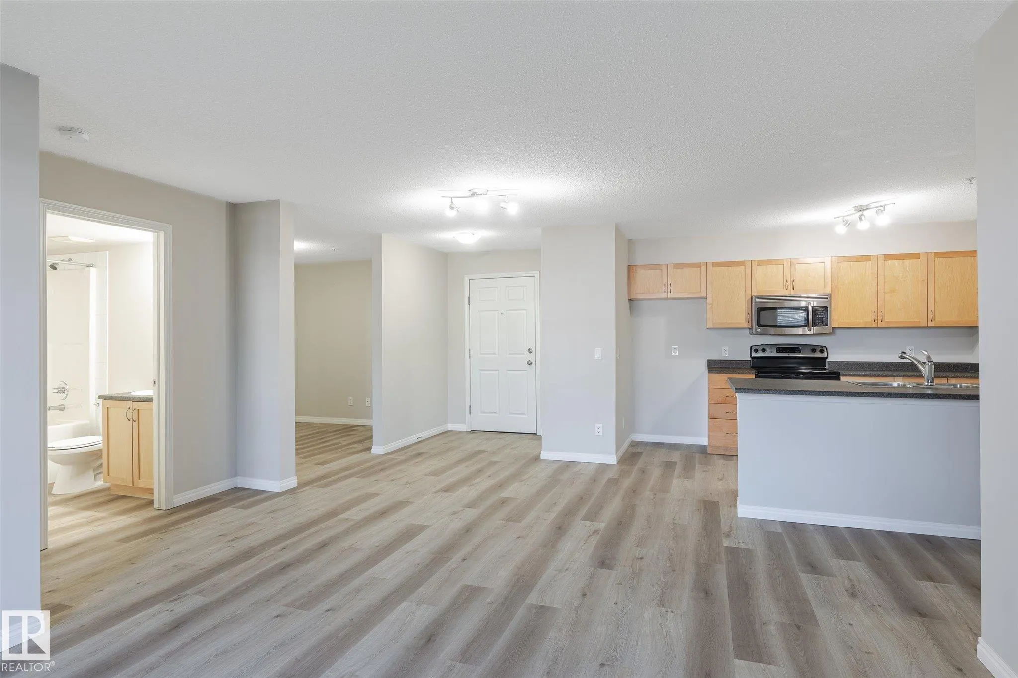 40 SUMMERWOOD Boulevard