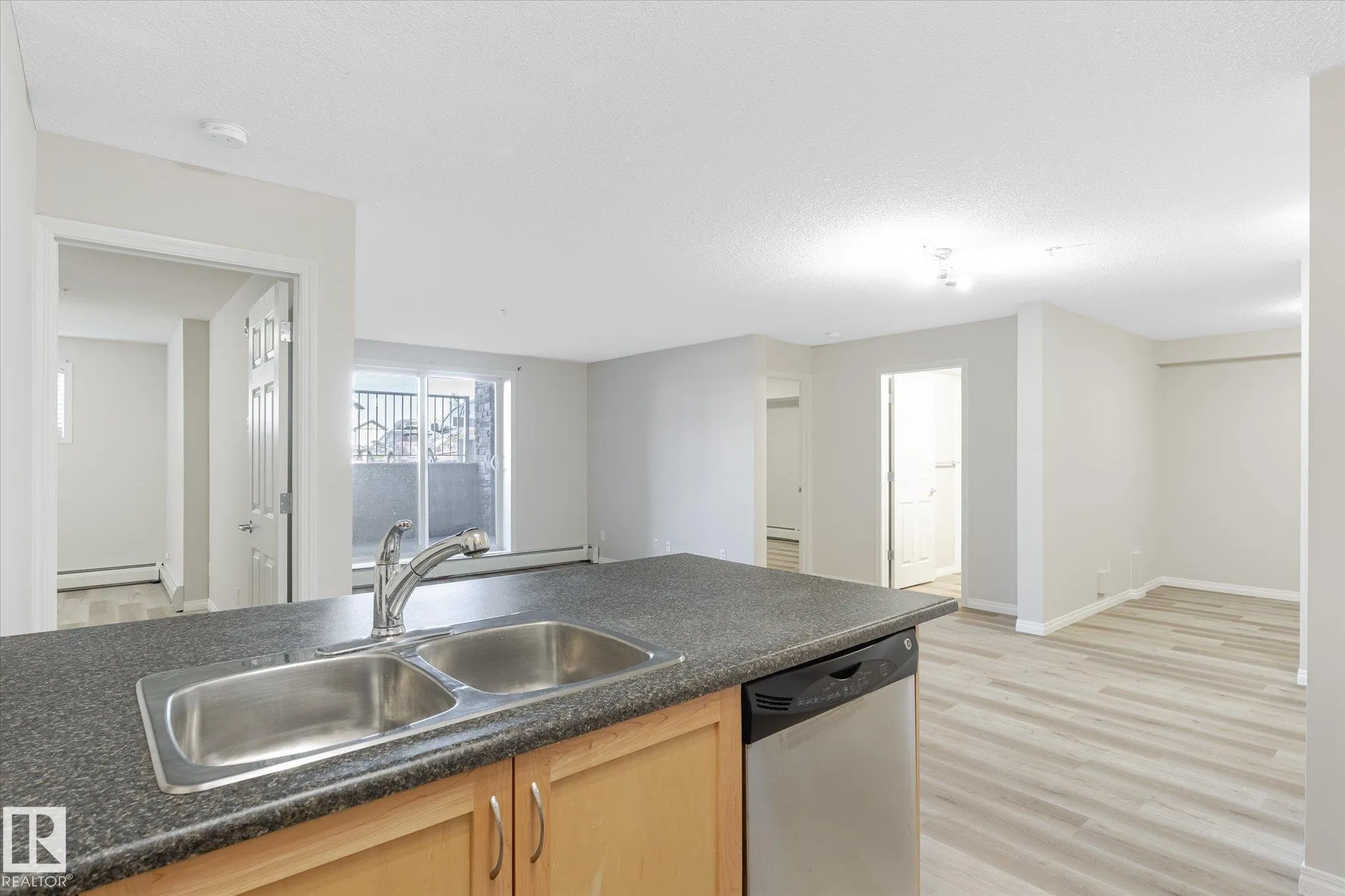 40 SUMMERWOOD Boulevard