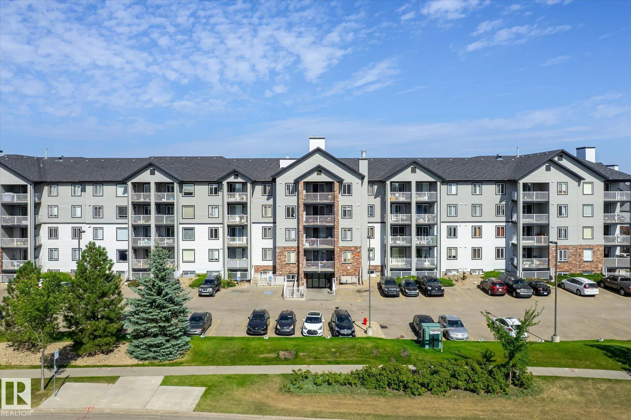 40 SUMMERWOOD Boulevard