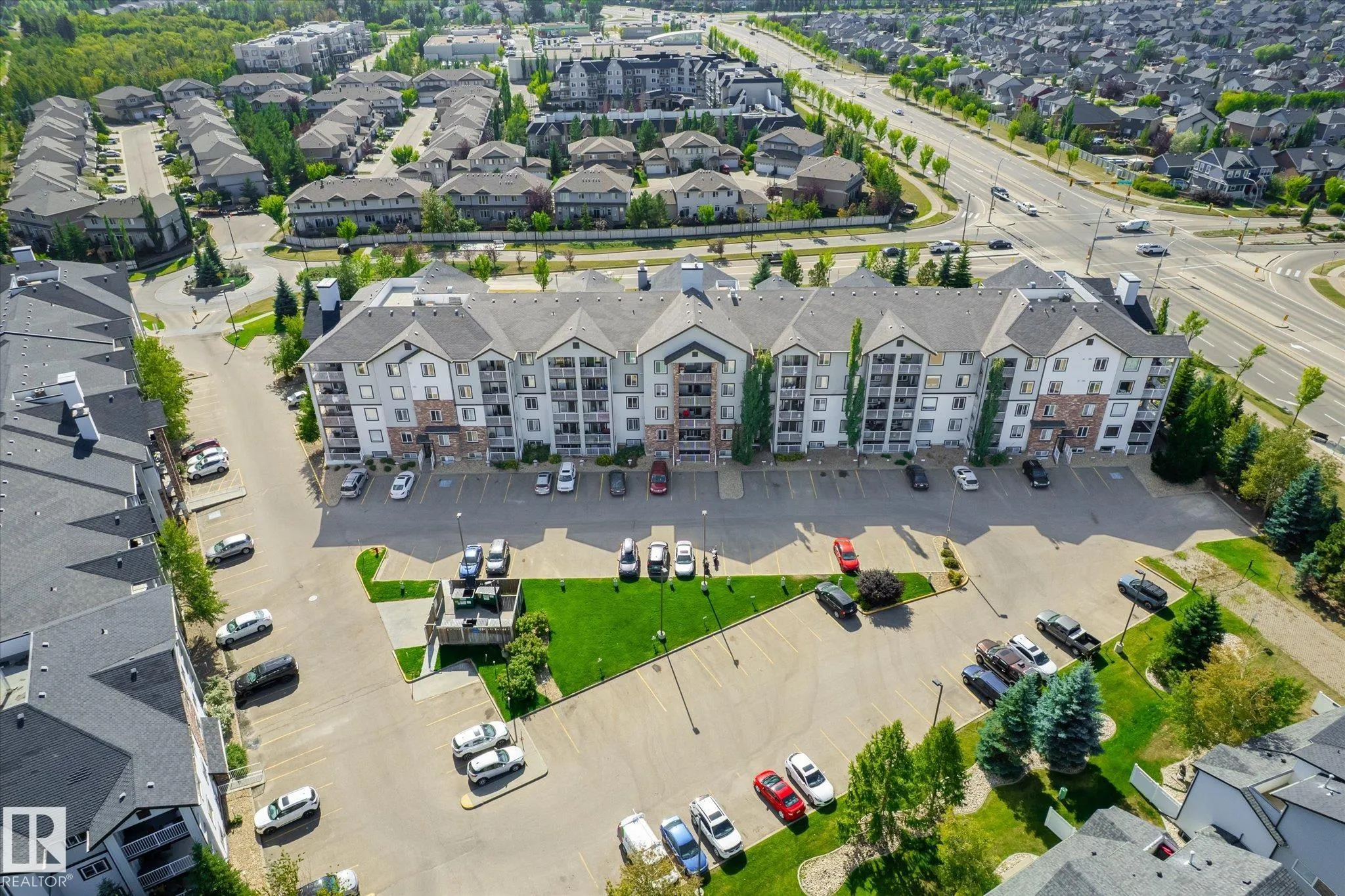 40 SUMMERWOOD Boulevard