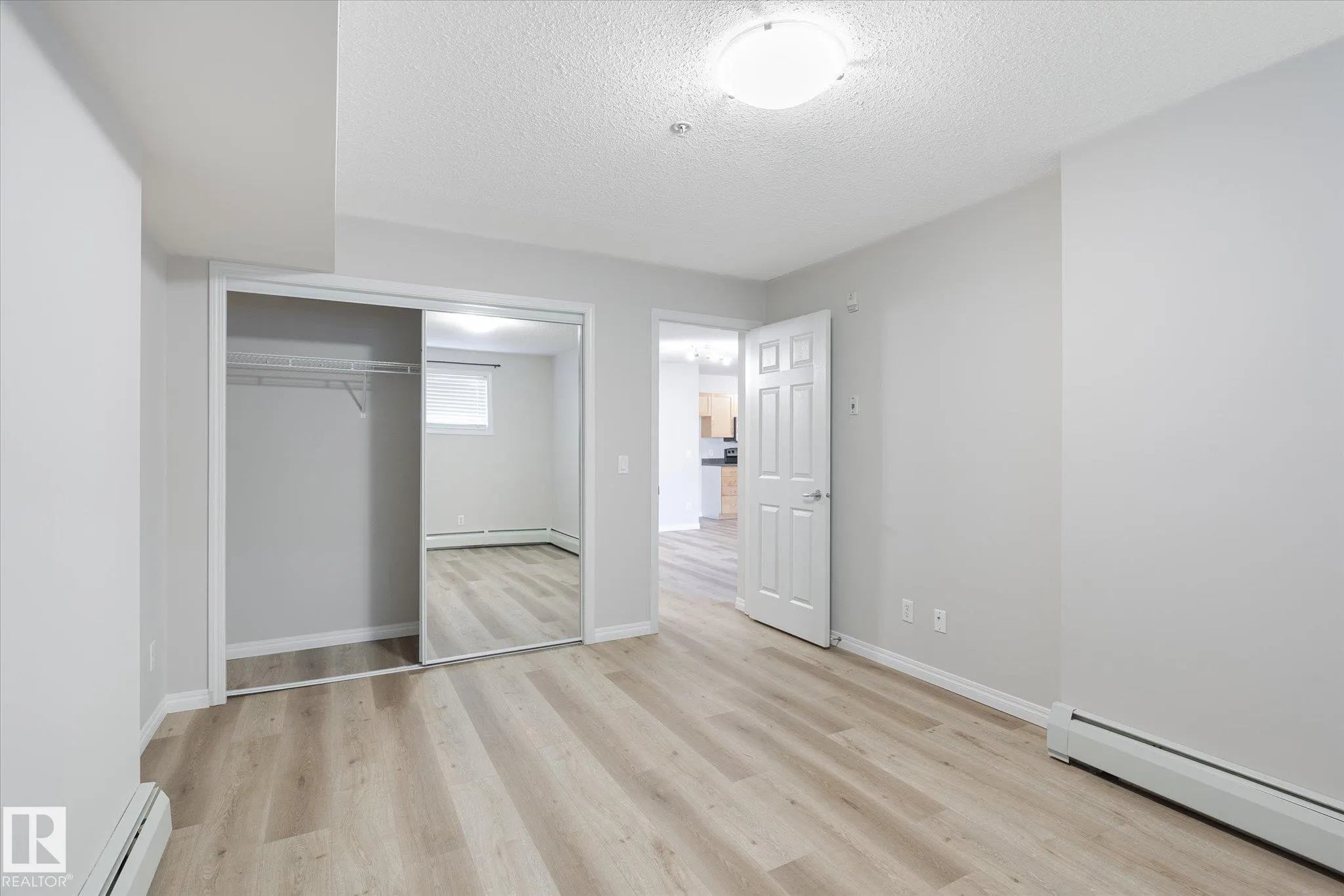 40 SUMMERWOOD Boulevard