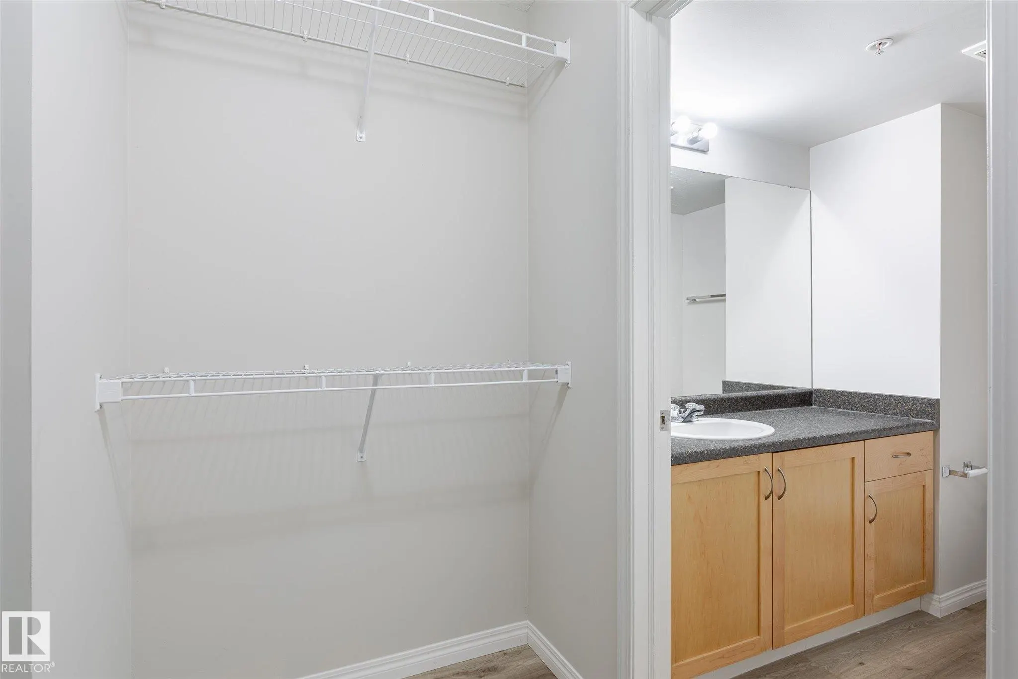 40 SUMMERWOOD Boulevard