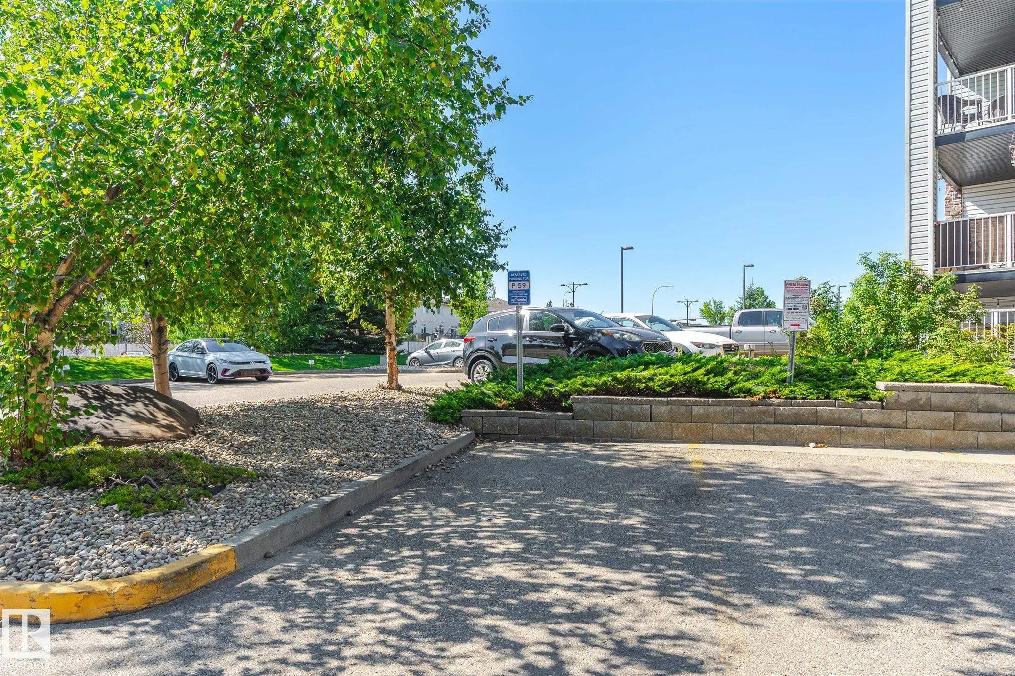 40 SUMMERWOOD Boulevard