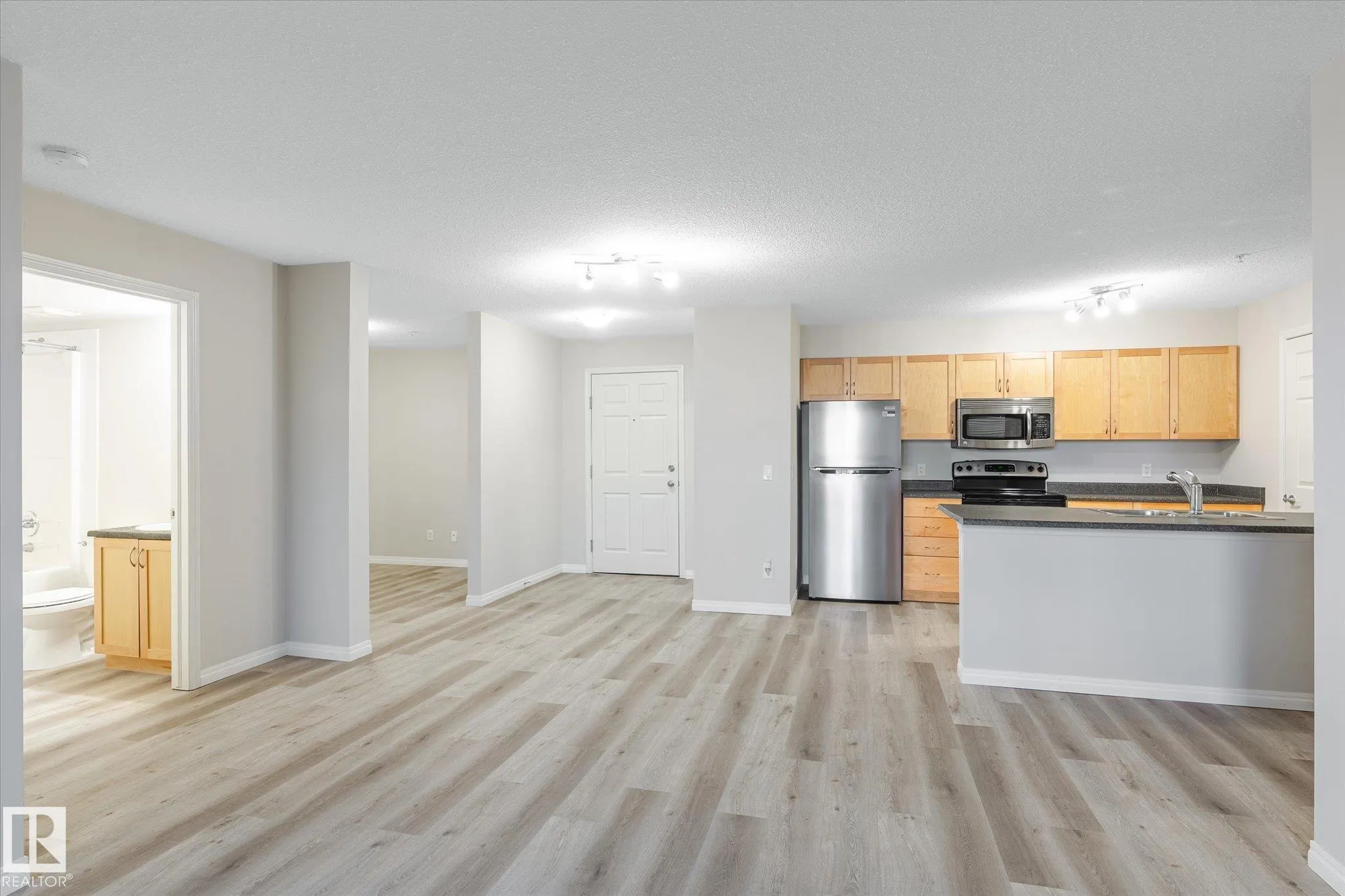 40 SUMMERWOOD Boulevard